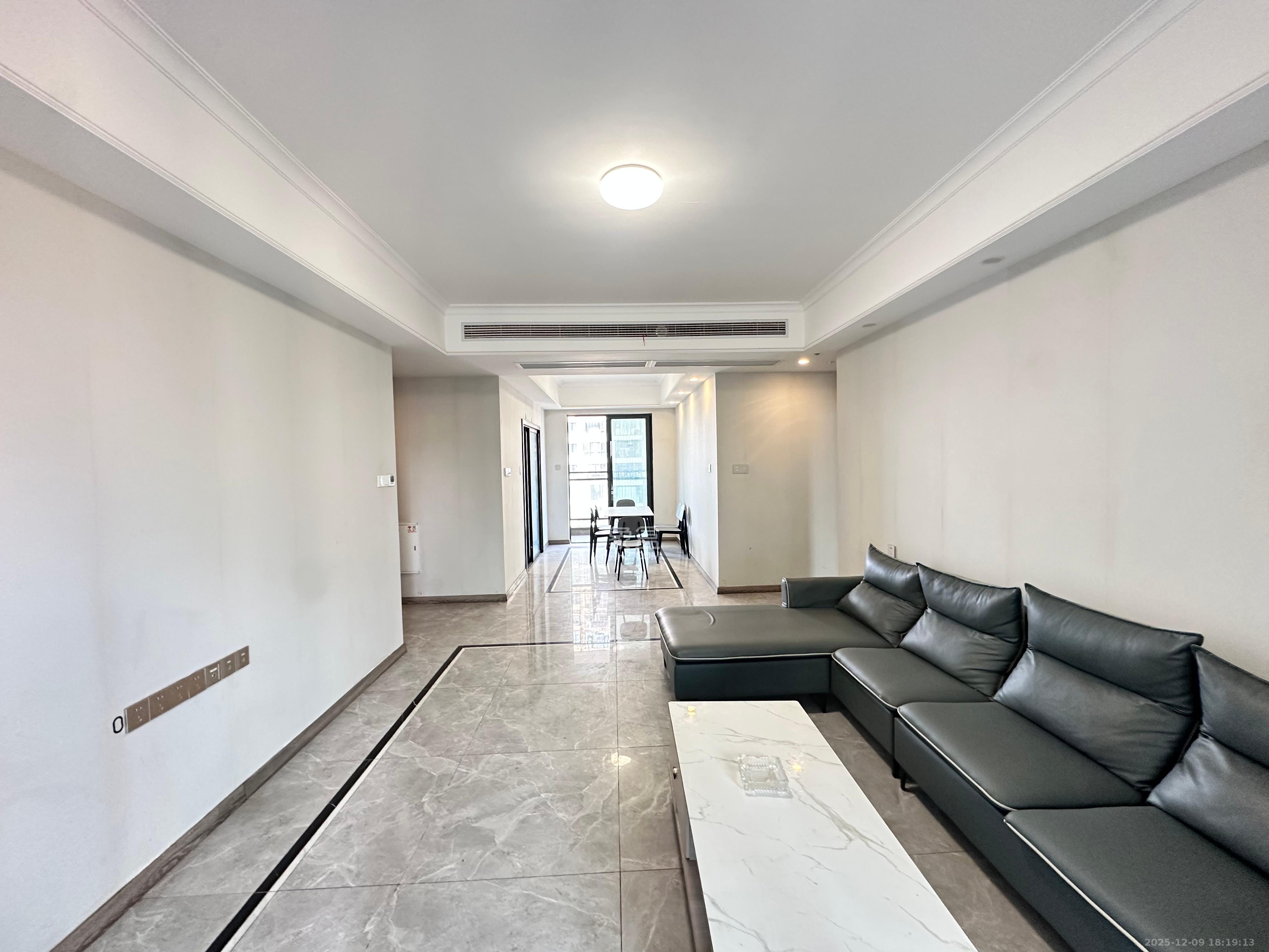 梦想新天地  4室2厅2卫    3500.0元/月