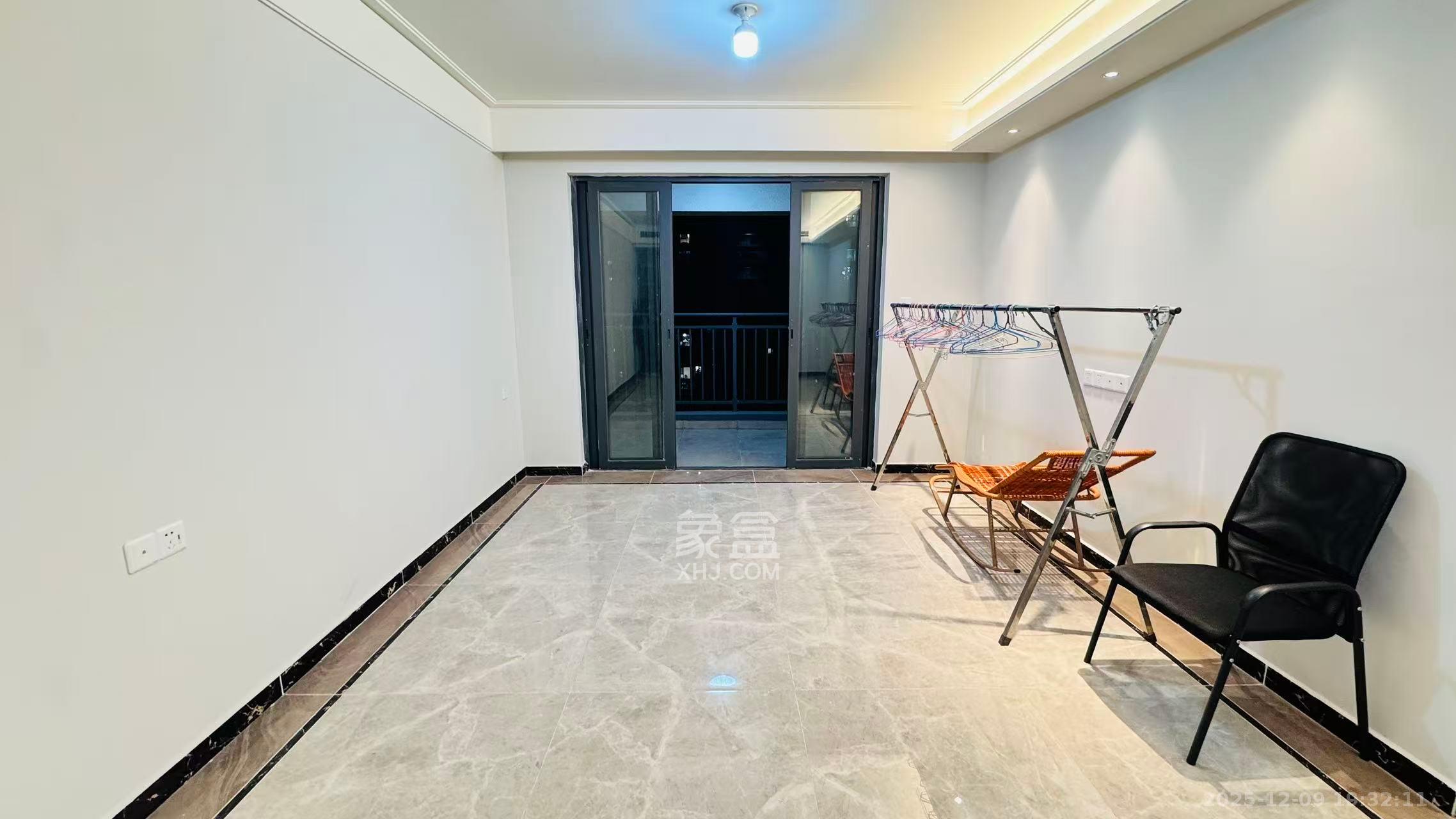 保利恒伟时光印象  4室2厅2卫    2400.0元/月