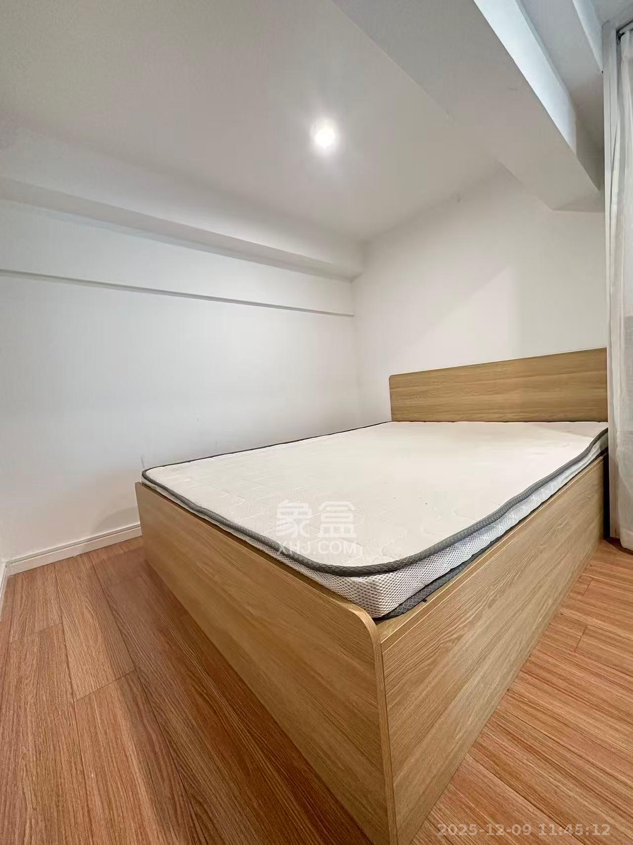 卓越江岸  2室2厅1卫    2200.0元/月室内图