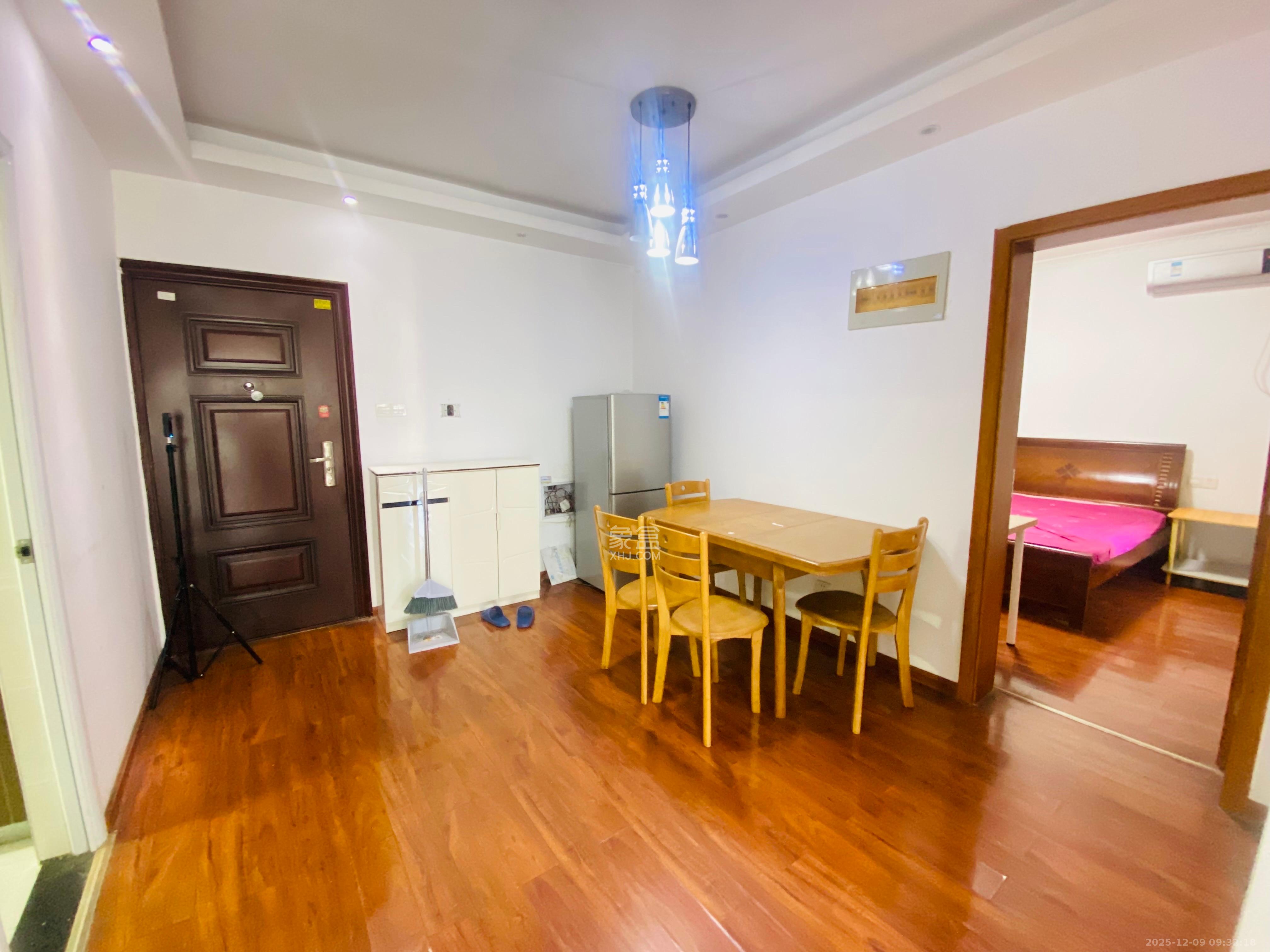 奥克斯广场  3室2厅1卫    2700.0元/月室内图