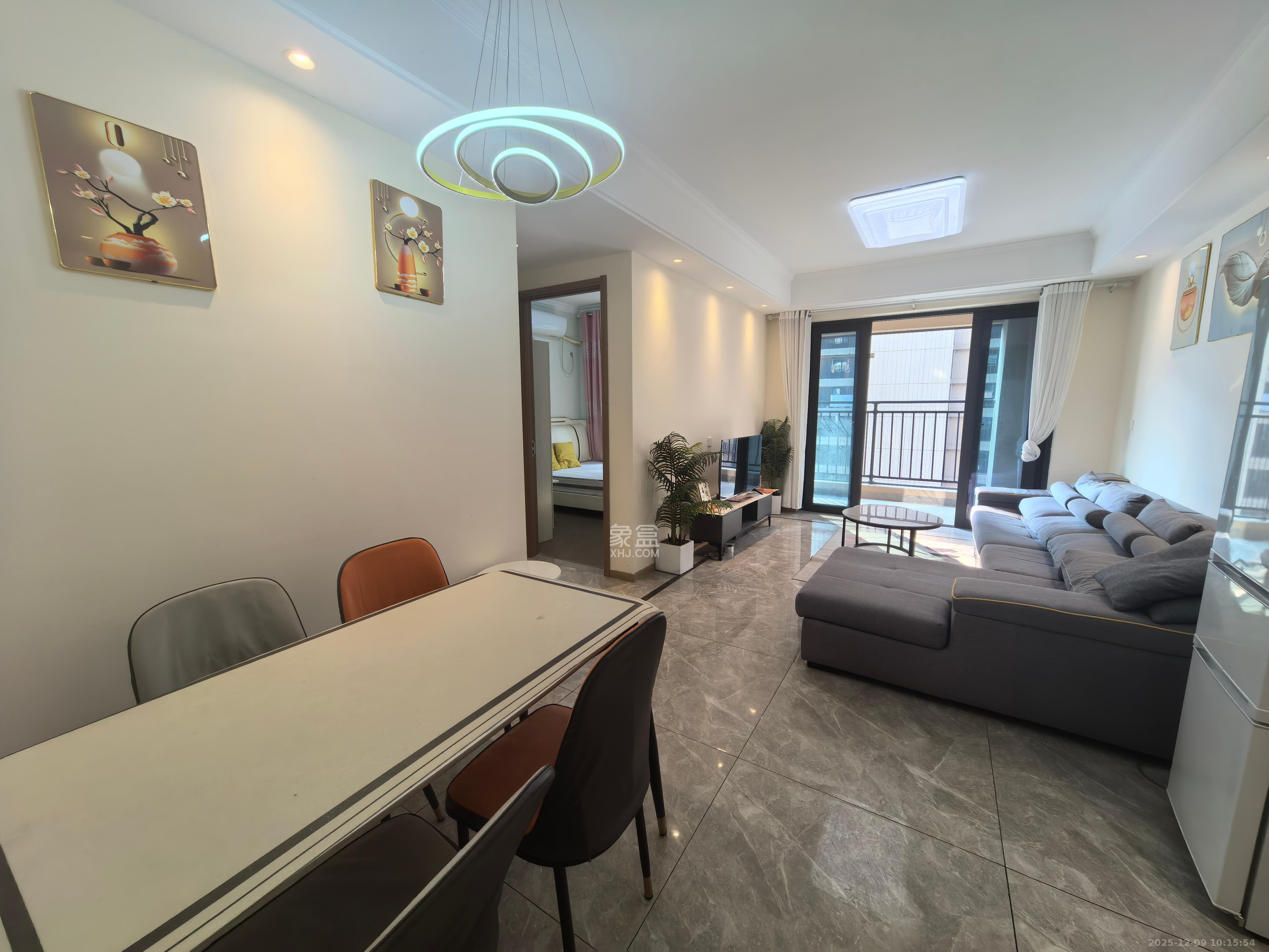 金辉优步学府  3室2厅2卫    2100.0元/月