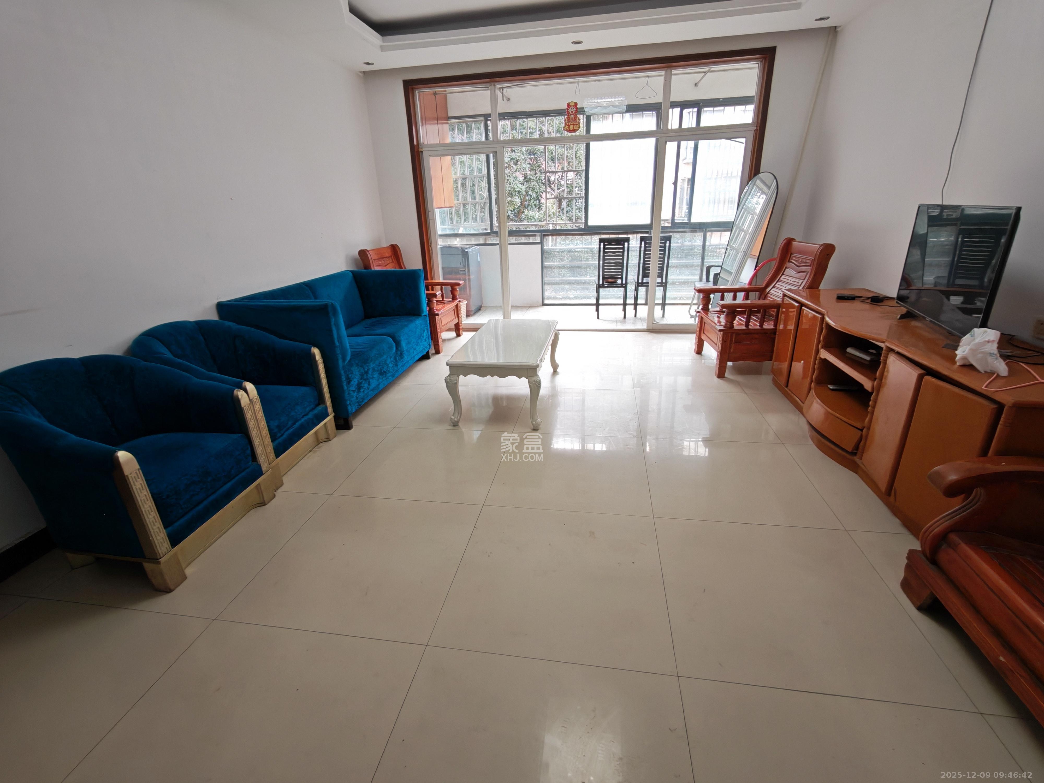 枫林绿洲  3室2厅2卫    2000.0元/月