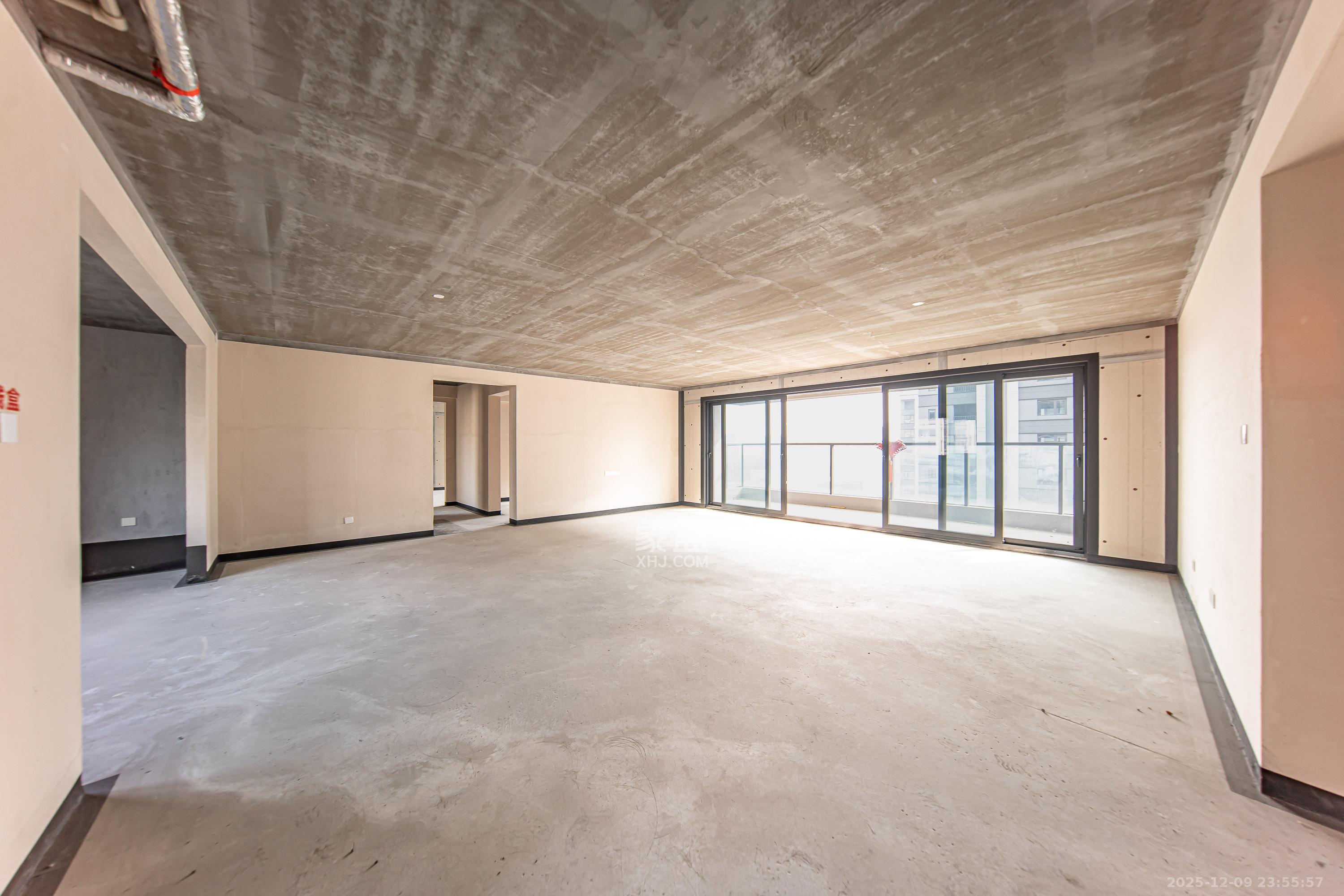 华润置地润樾府  4室2厅3卫    218.0万