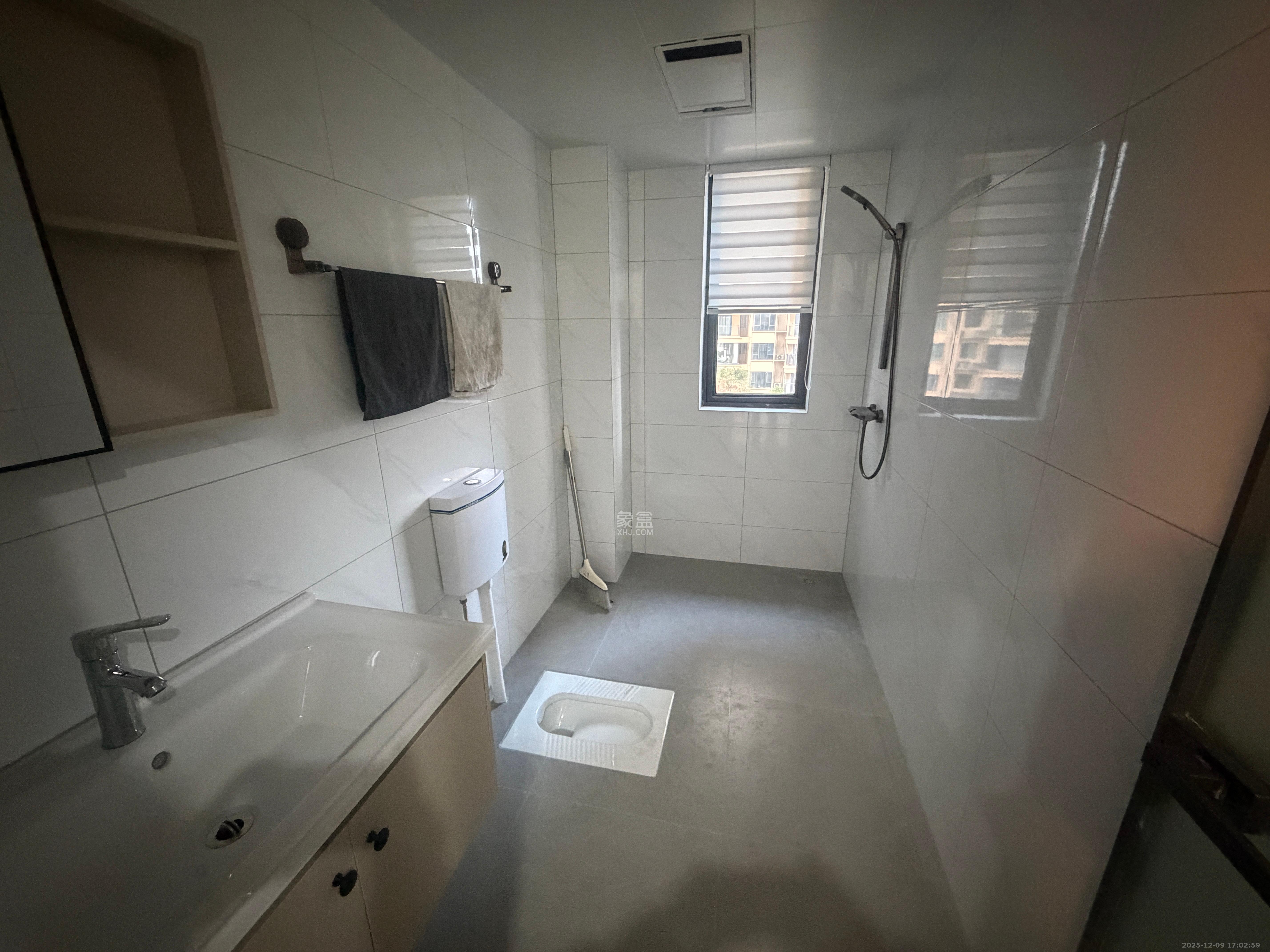 岭福家苑(天心佳苑) 3室2厅2卫 3300.0元/月 岭福家苑(天心佳苑) 3室2厅2卫 3300.0元/月室内图