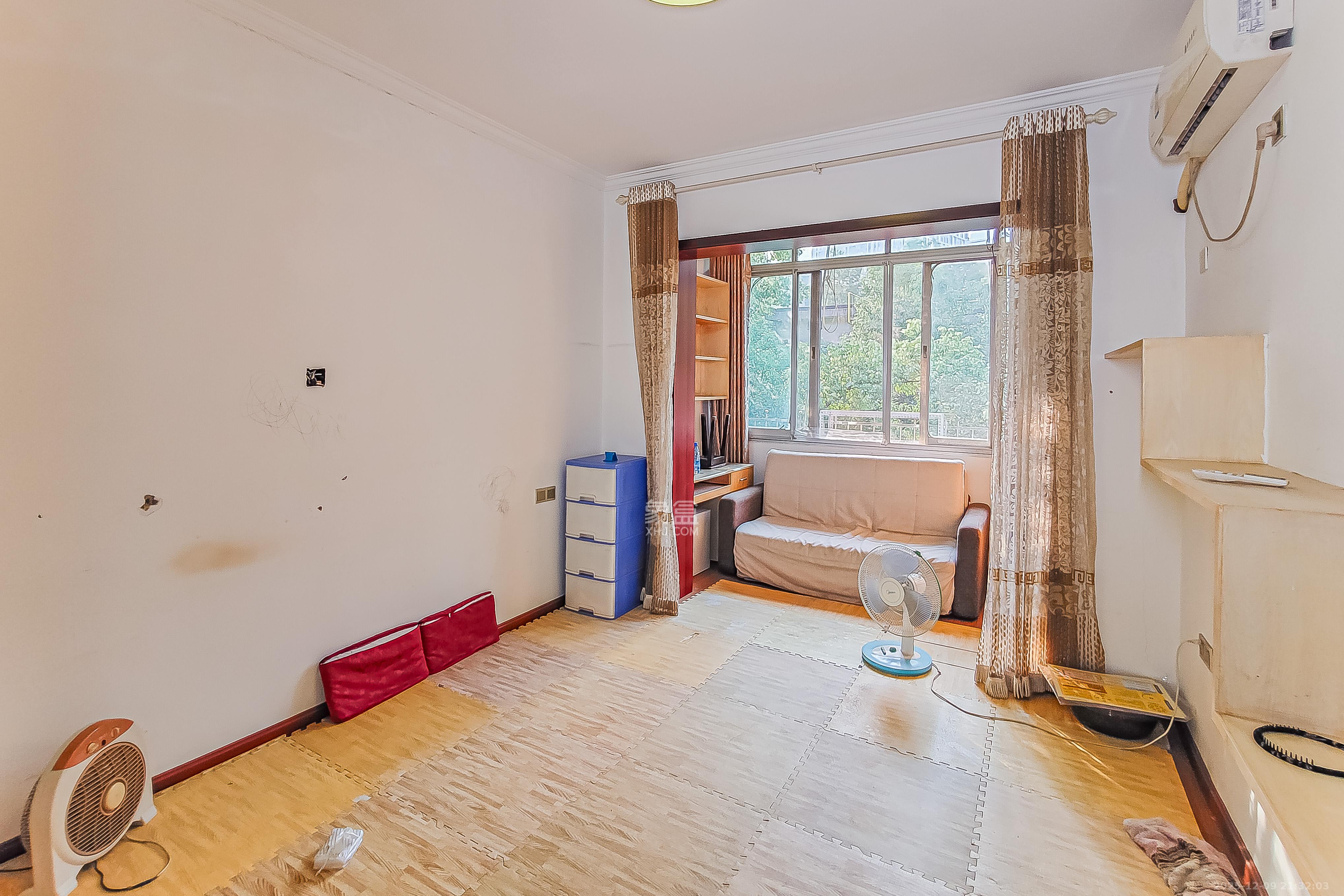 省水院宿舍 3室1厅1卫 68.0万 省水院宿舍 3室1厅1卫 68.0万卧室