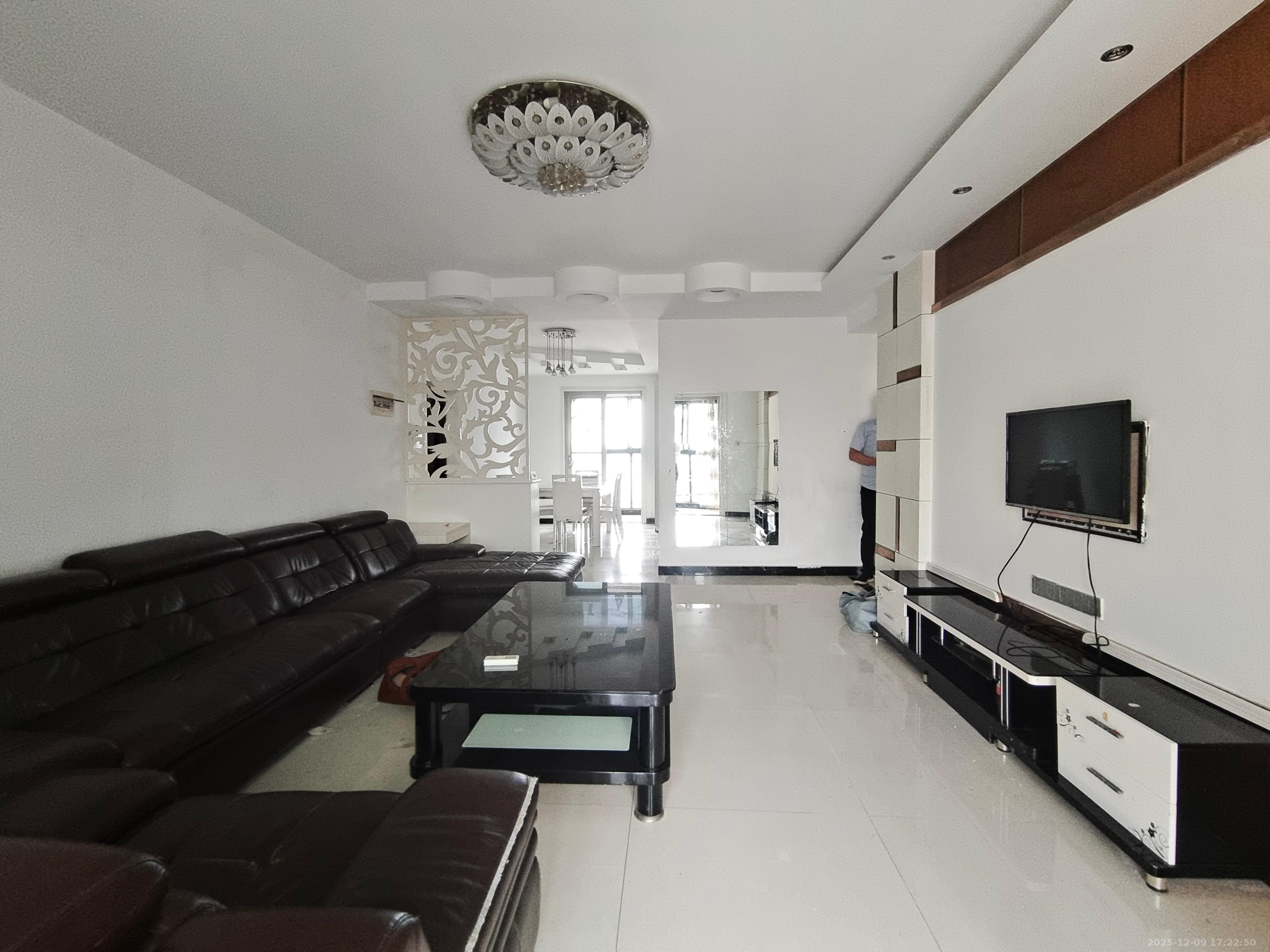 绿洲花园  3室2厅2卫    2900.0元/月