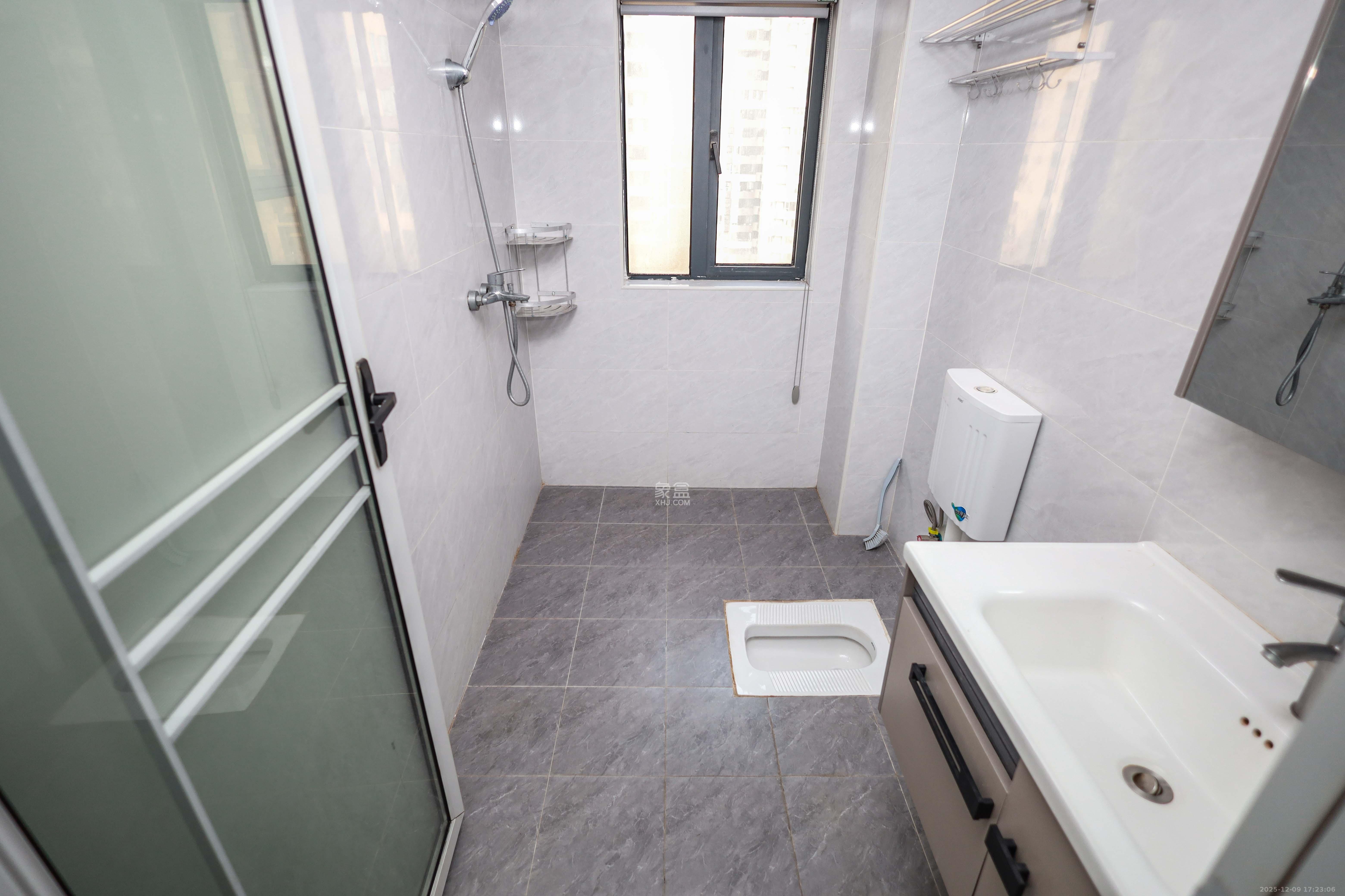 长房云时代 3室2厅2卫 98.0万 长房云时代 3室2厅2卫 98.0万卫生间