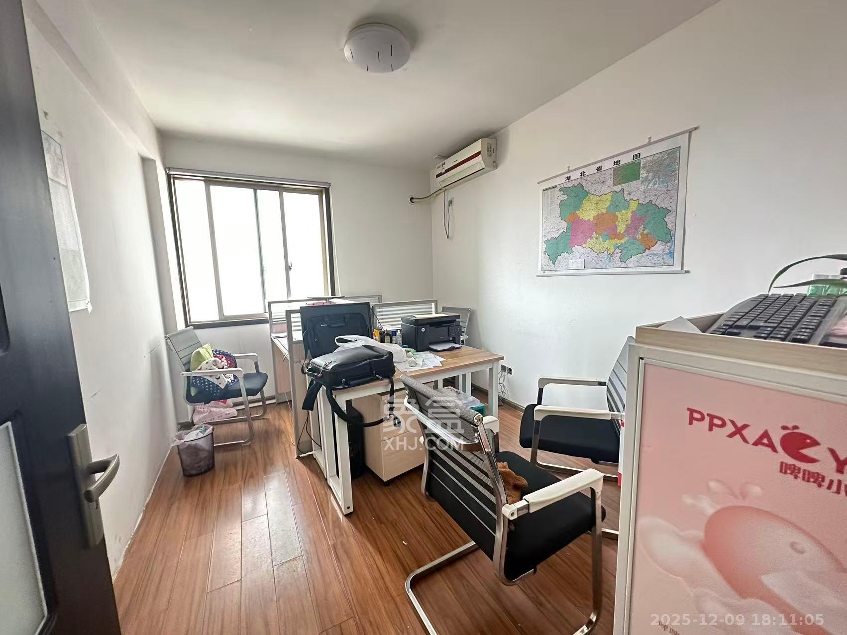 高桥现代商贸城  3室2厅1卫    3200.0元/月