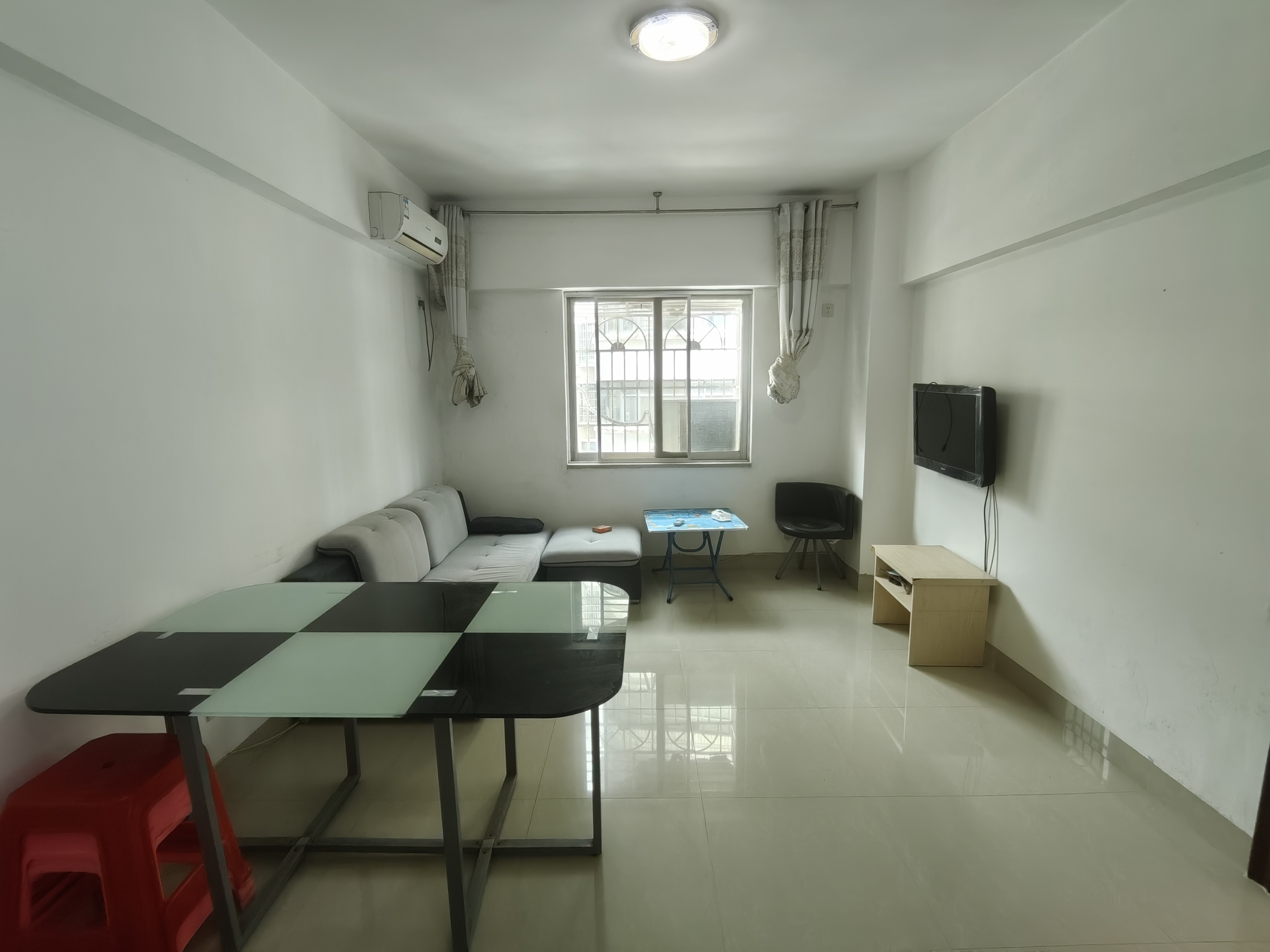 澳华大厦 1室1厅1卫 1000.0元/月 澳华大厦 1室1厅1卫 1000.0元/月室内图