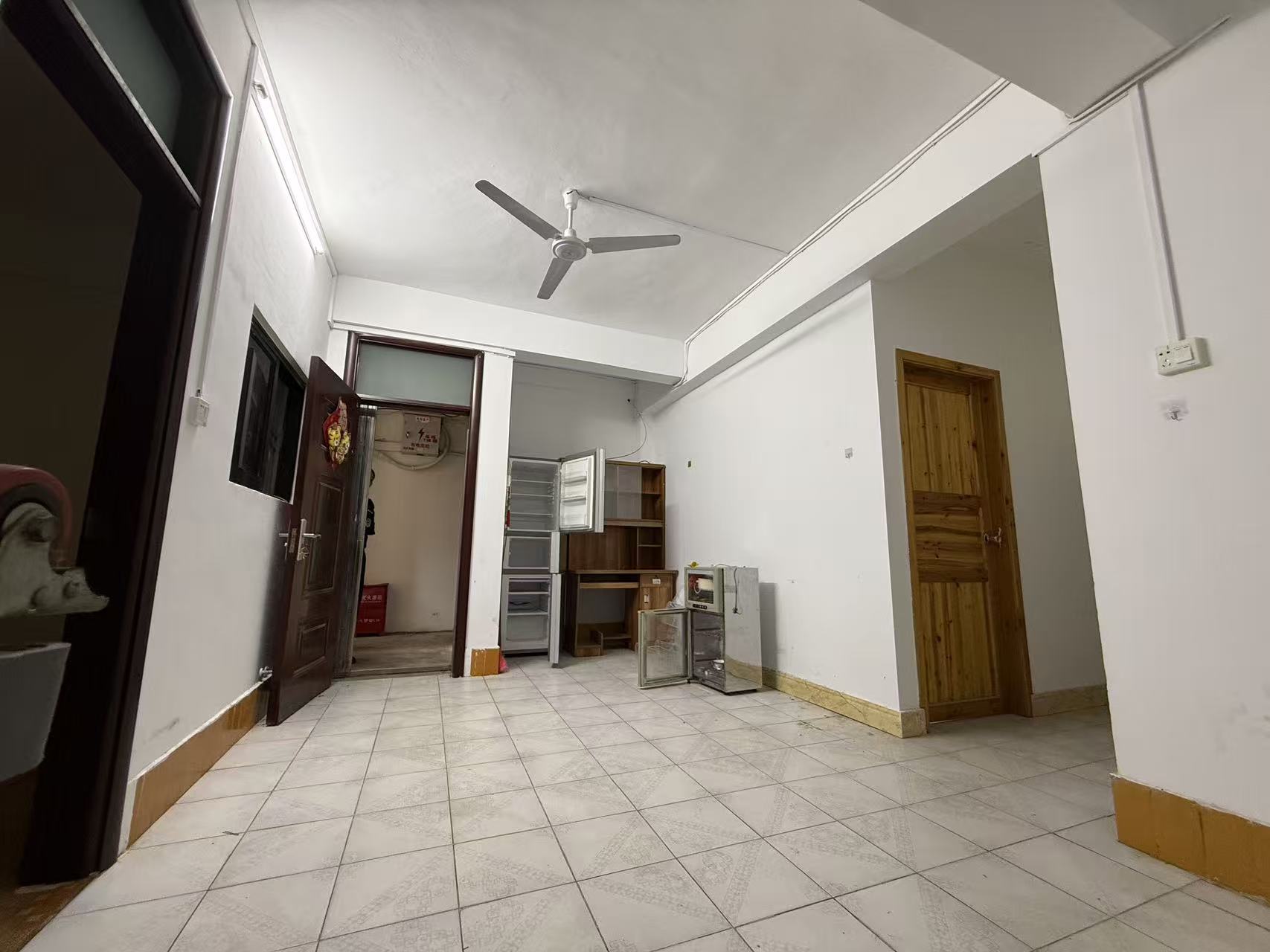 海口市环保局宿舍  2室1厅1卫    1300.0元/月