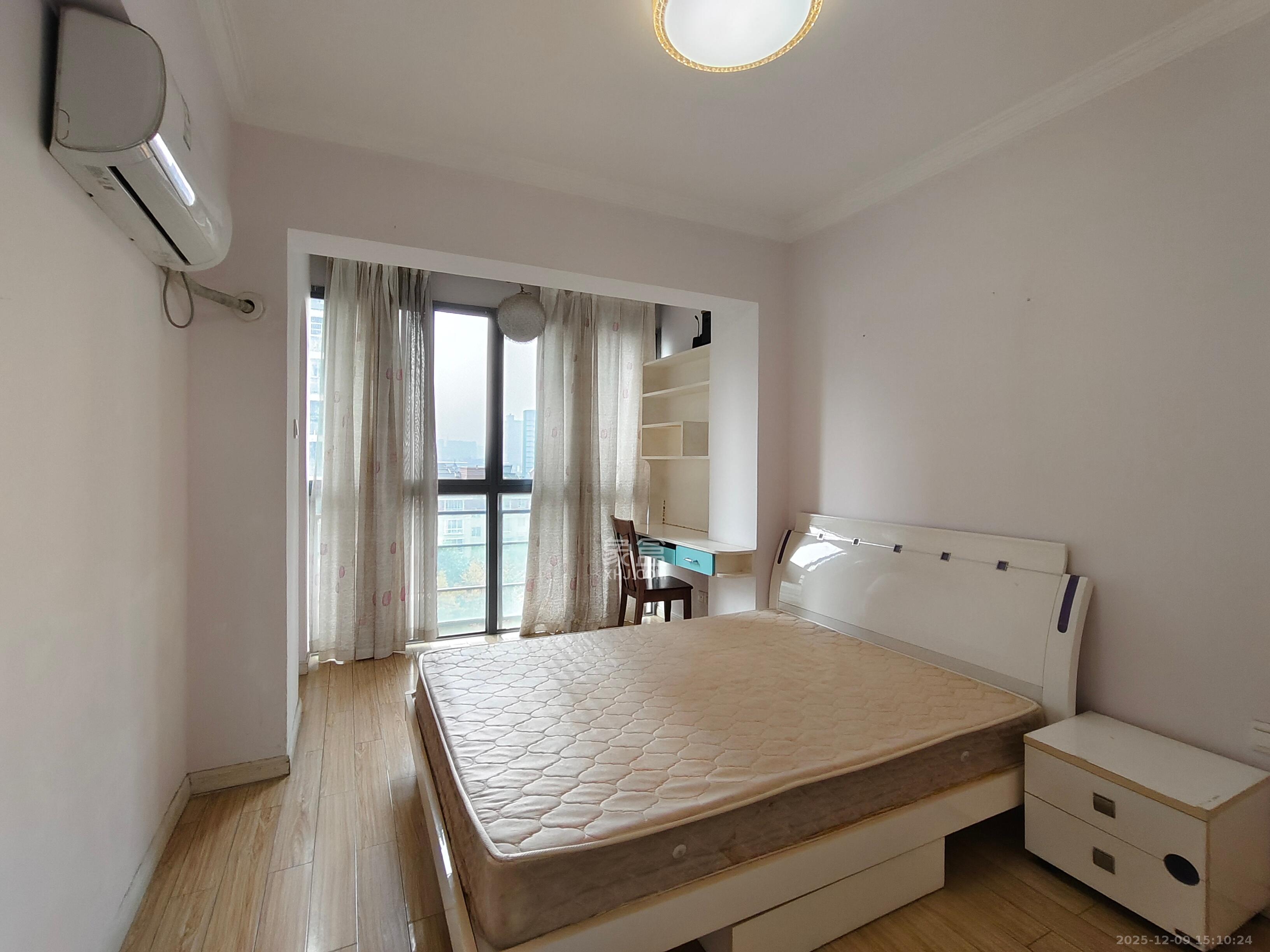 银港水晶城 2室2厅1卫 2200.0元/月 银港水晶城 2室2厅1卫 2200.0元/月室内图