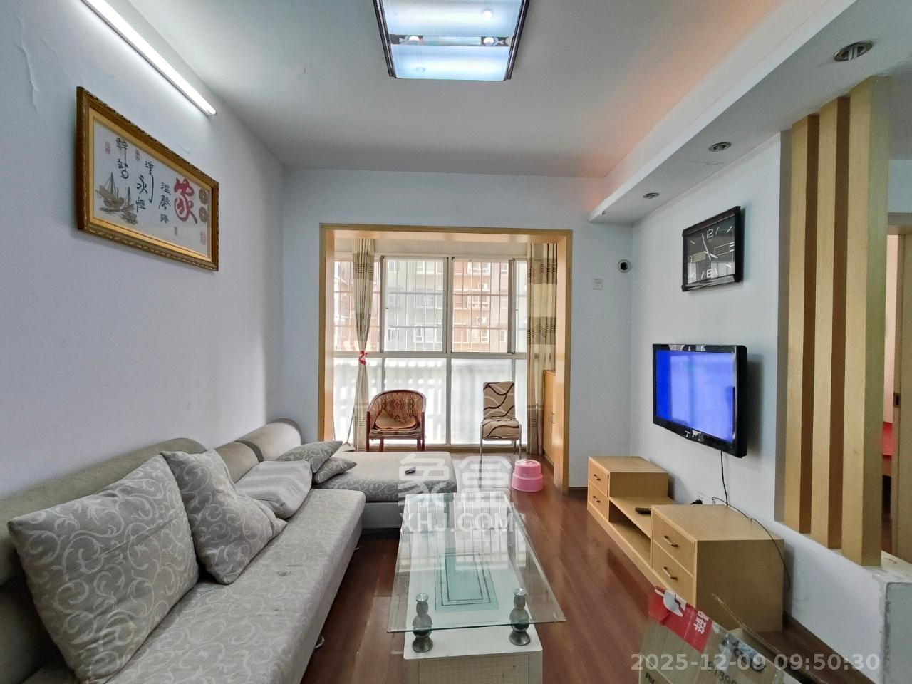 风华四季园  1室2厅1卫    2200.0元/月室内图1