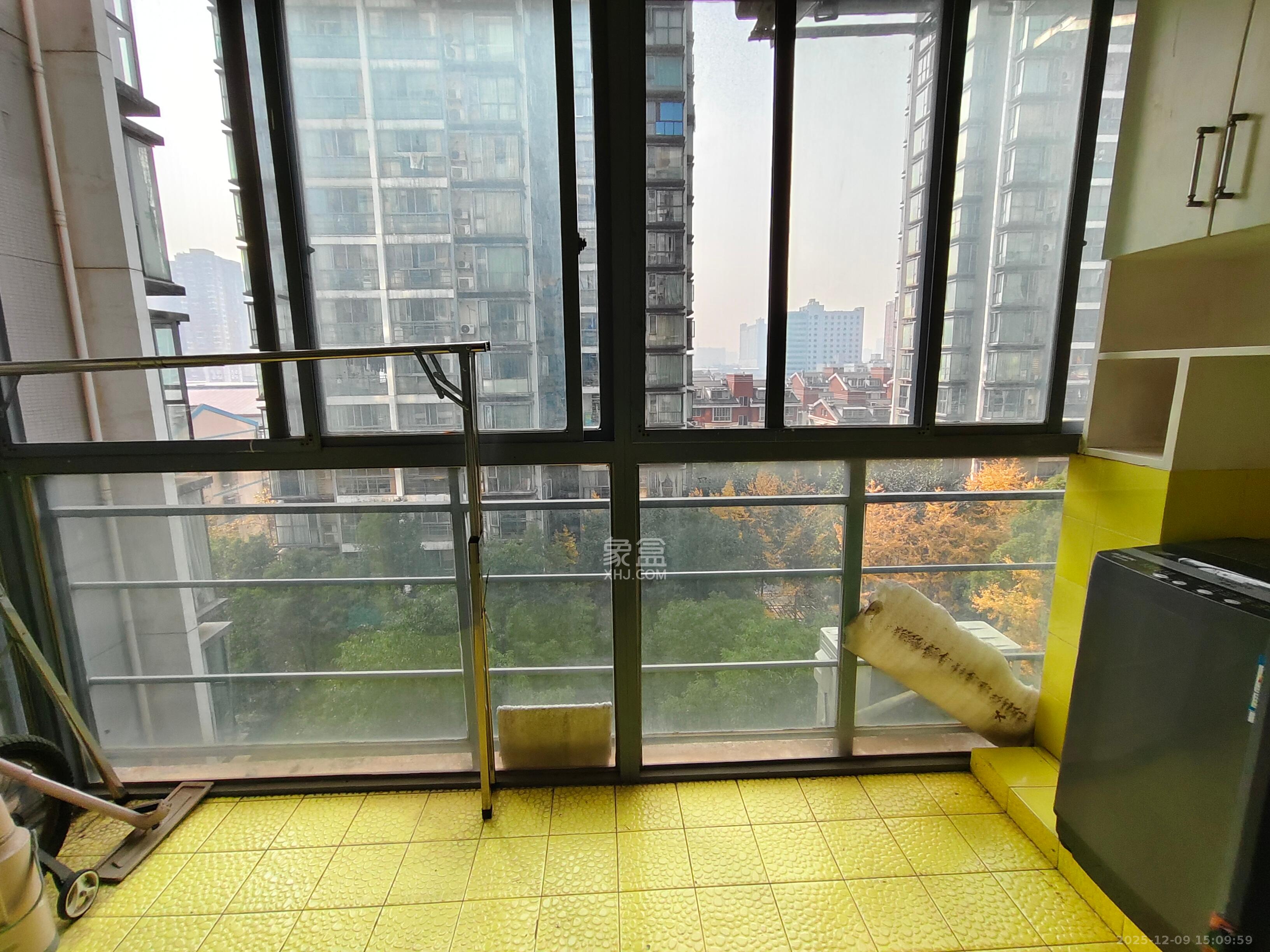 银港水晶城 2室2厅1卫 2200.0元/月 银港水晶城 2室2厅1卫 2200.0元/月室内图