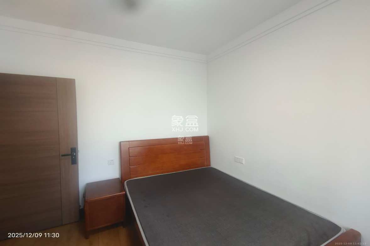 山水新城 3室2厅2卫 2500.0元/月 山水新城 3室2厅2卫 2500.0元/月室内图