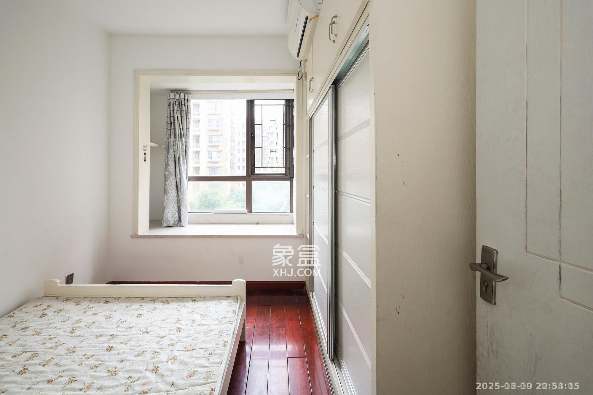 山语城二期  3室2厅1卫    1700.0元/月室内图