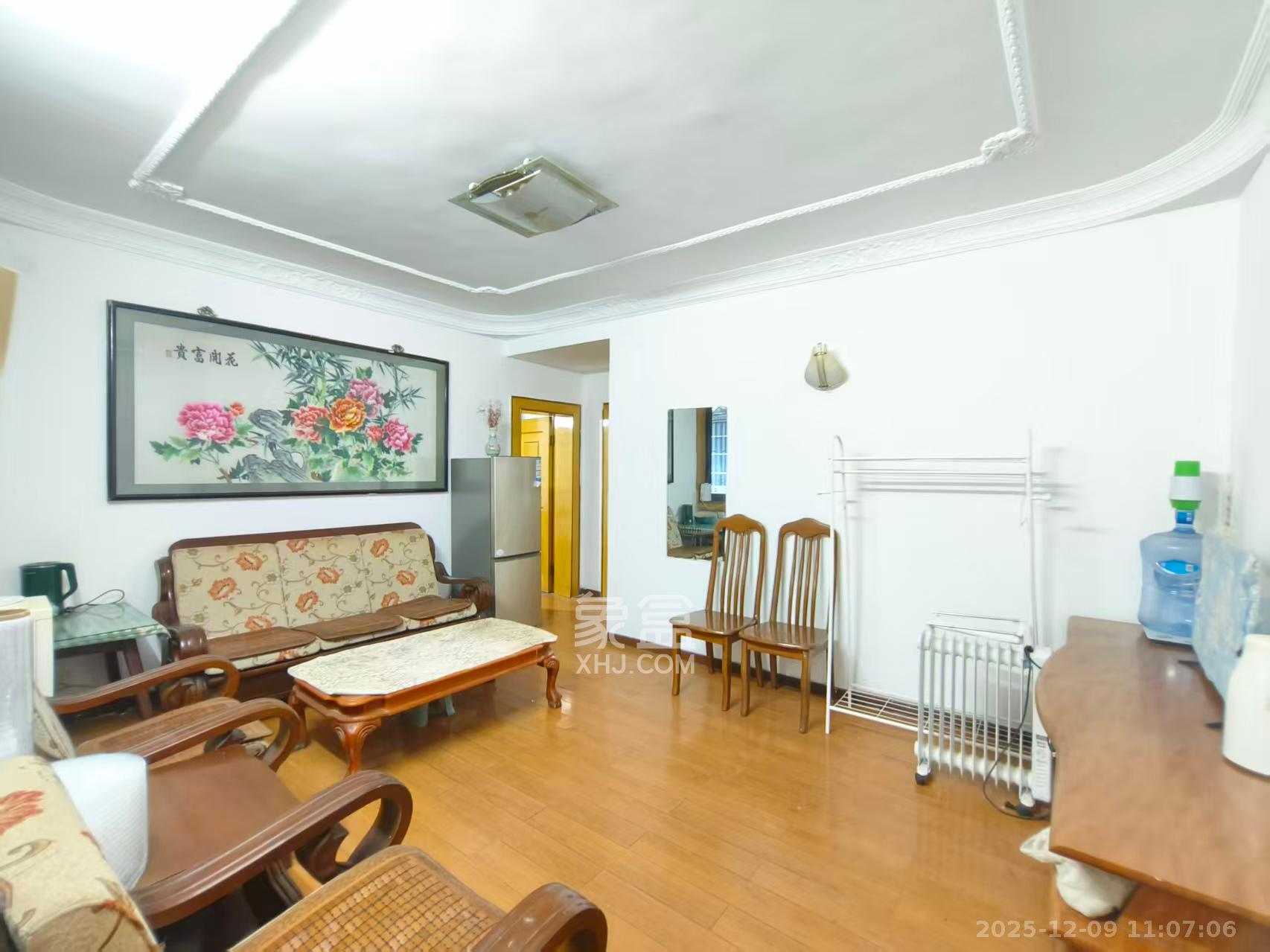 富雅坪社区（红墙巷）  3室1厅1卫    2400.0元/月