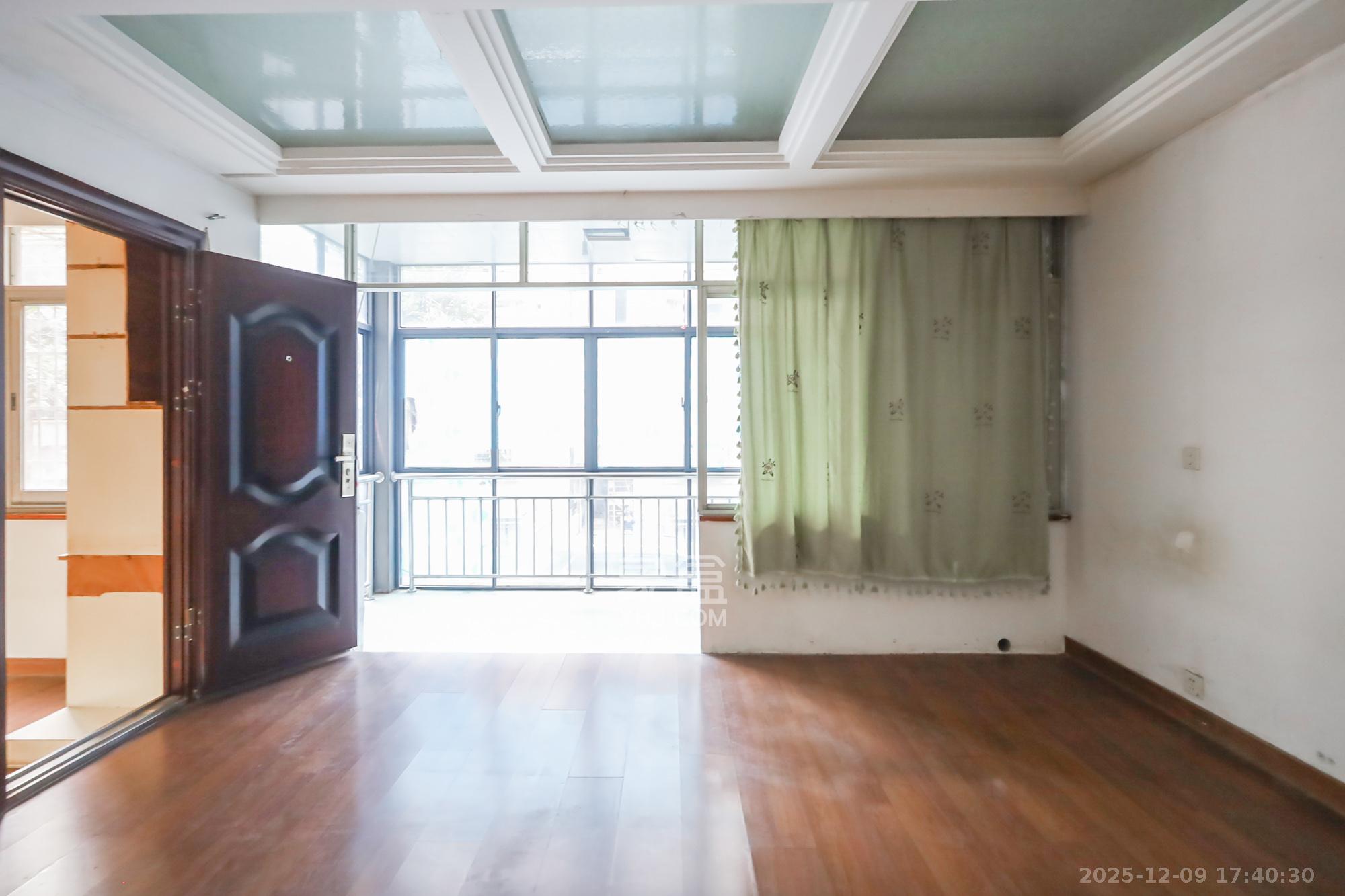 杏林小区 4室2厅2卫 105.0万 杏林小区 4室2厅2卫 105.0万阳台