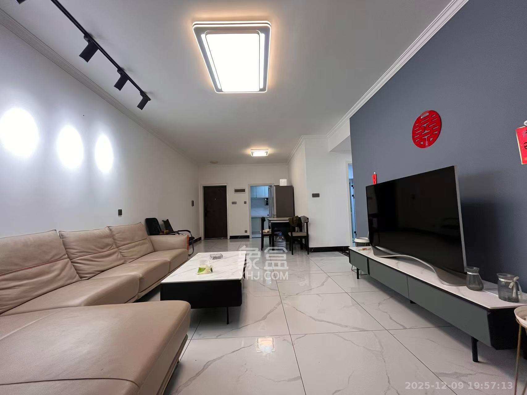 碧桂园南城首府（东宸林海）  3室2厅2卫    2200.0元/月