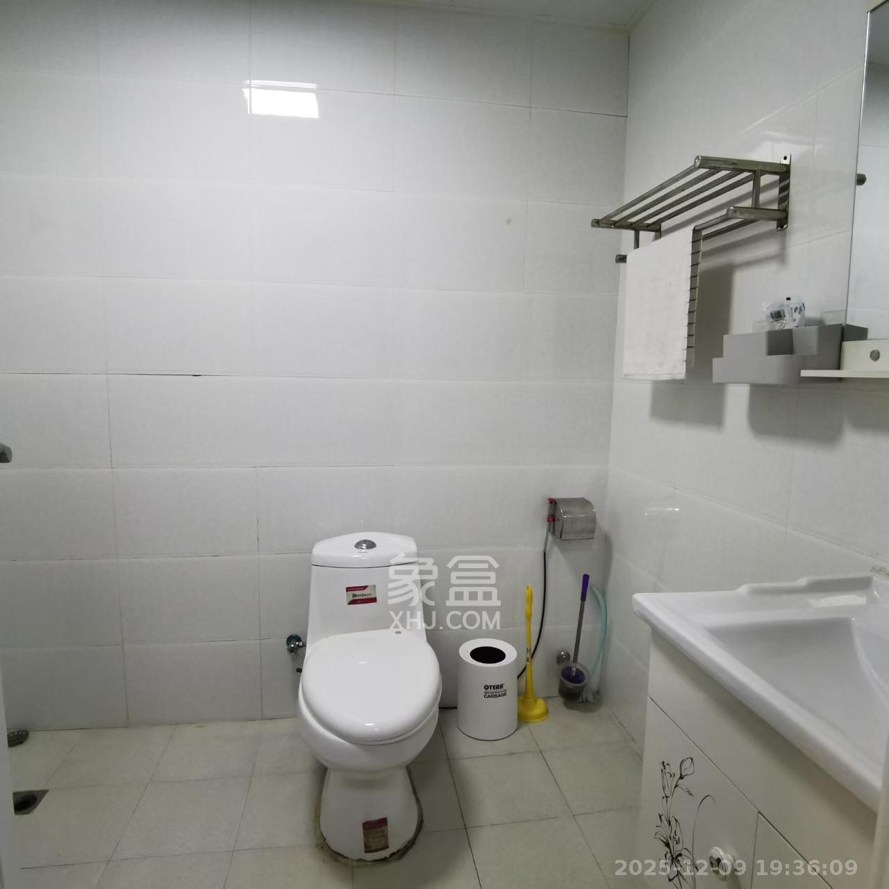 奥克斯广场  1室1厅1卫    2000.0元/月室内图