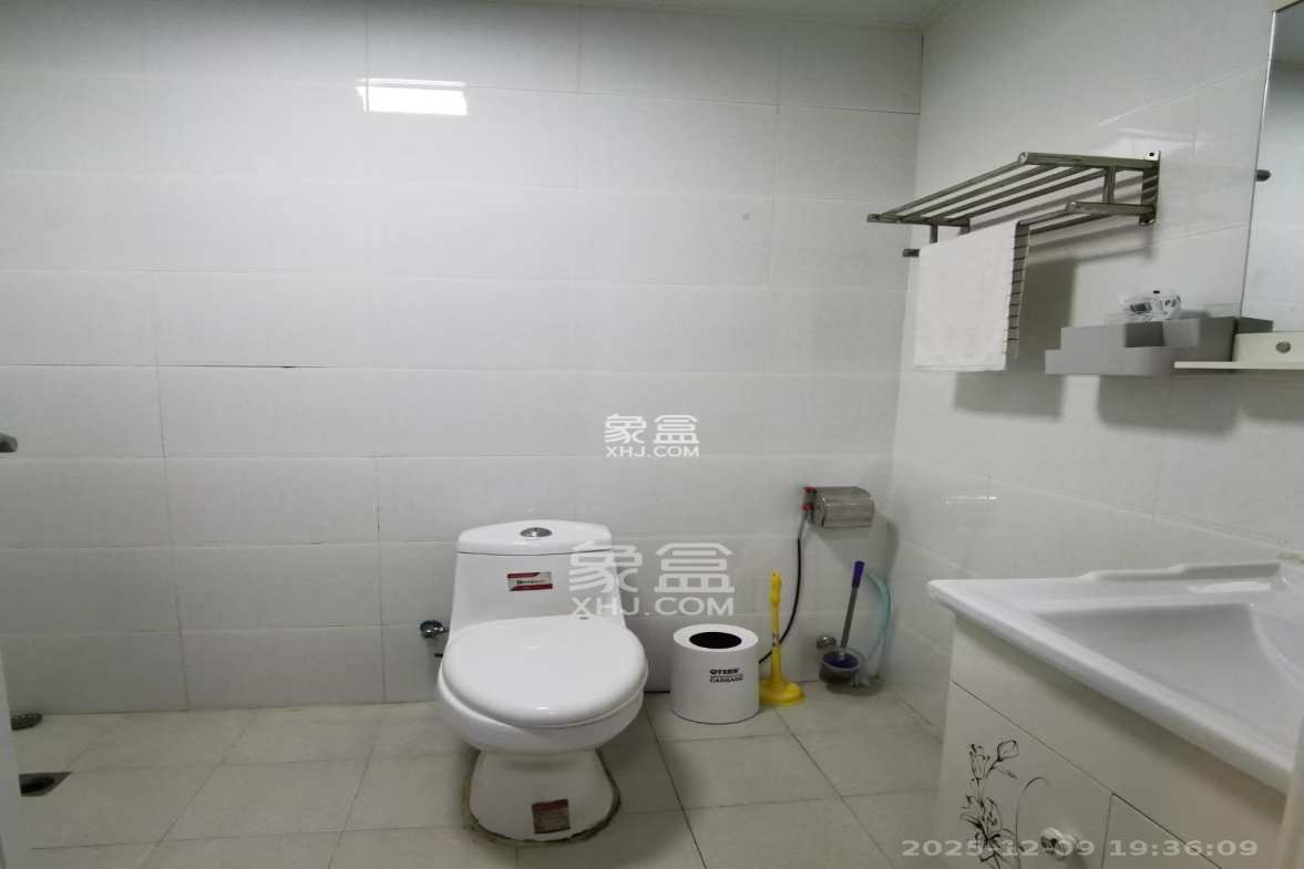 奥克斯广场 1室1厅1卫 2000.0元/月 奥克斯广场 1室1厅1卫 2000.0元/月室内图