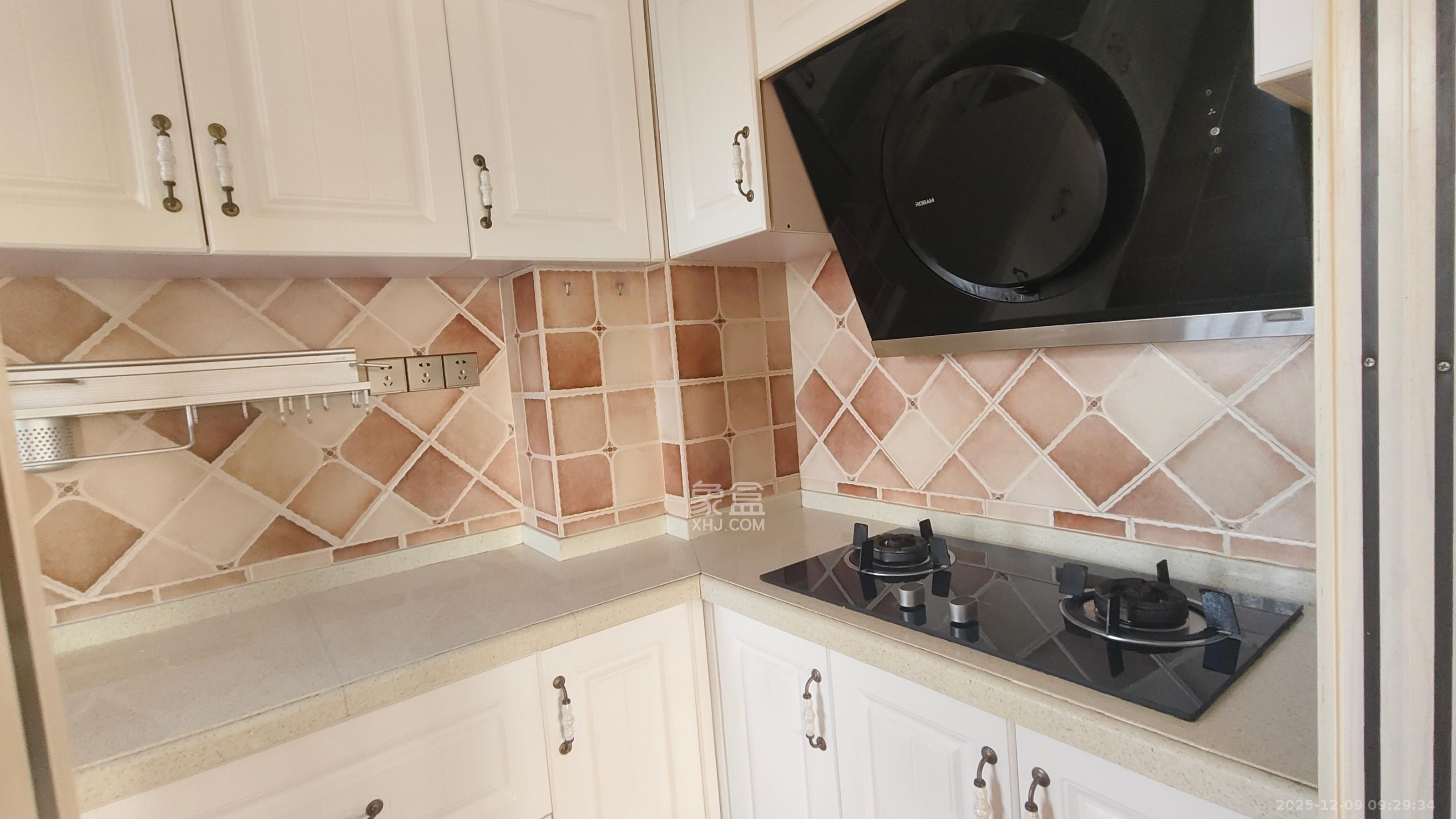 钱隆世家  3室2厅1卫    2900.0元/月室内图