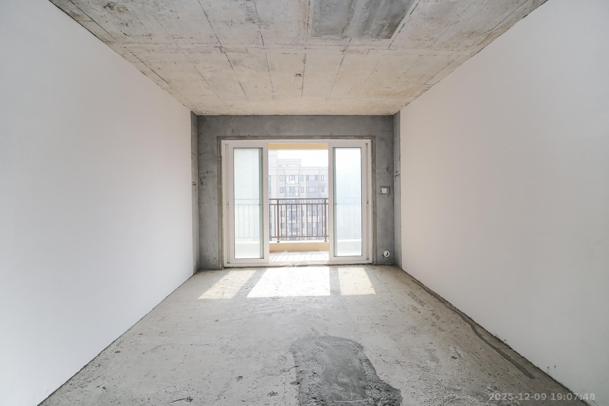 保利香槟国际  4室2厅2卫    86.0万