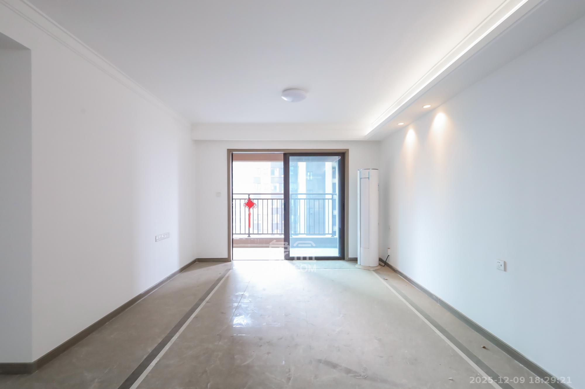 越秀悦湖台  3室2厅2卫    188.0万