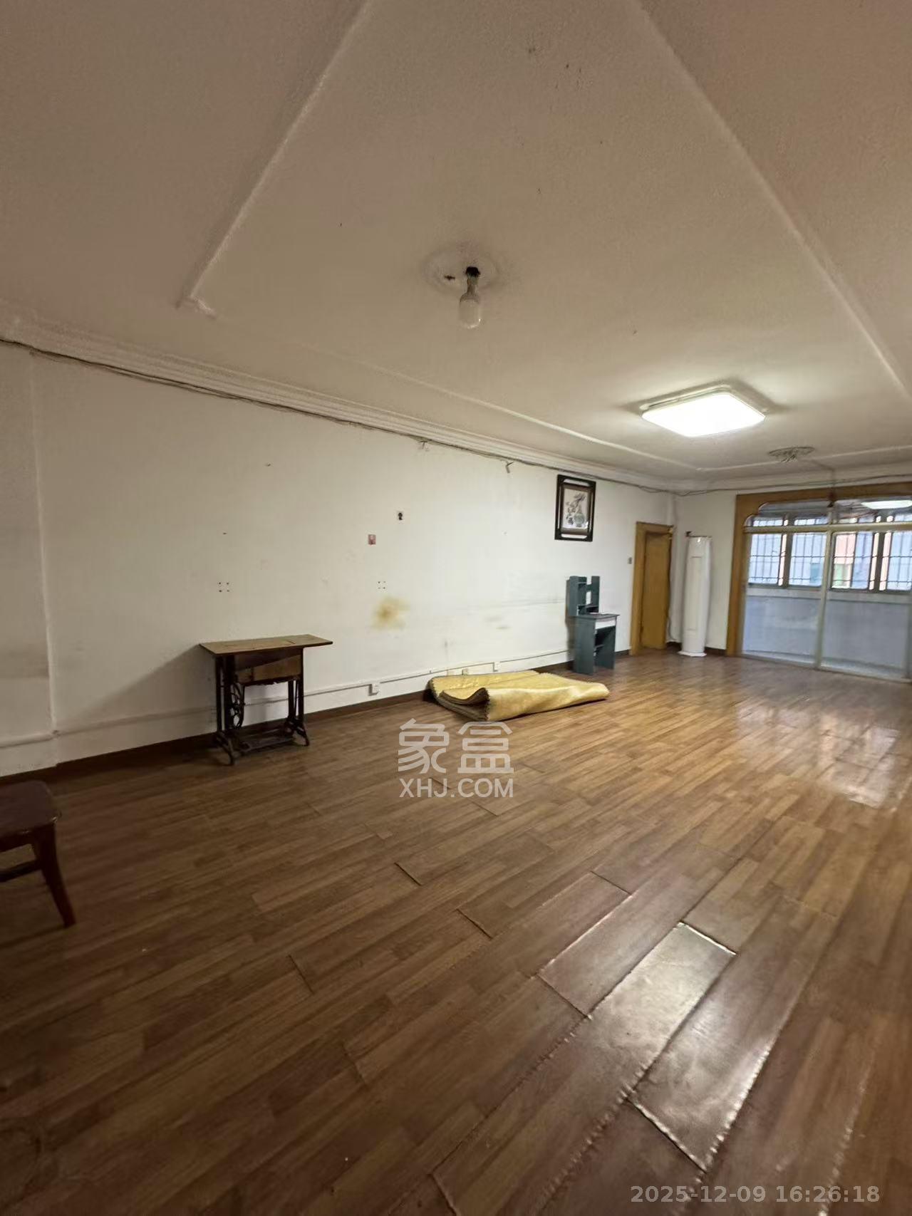 城市花园  3室2厅2卫    2500.0元/月