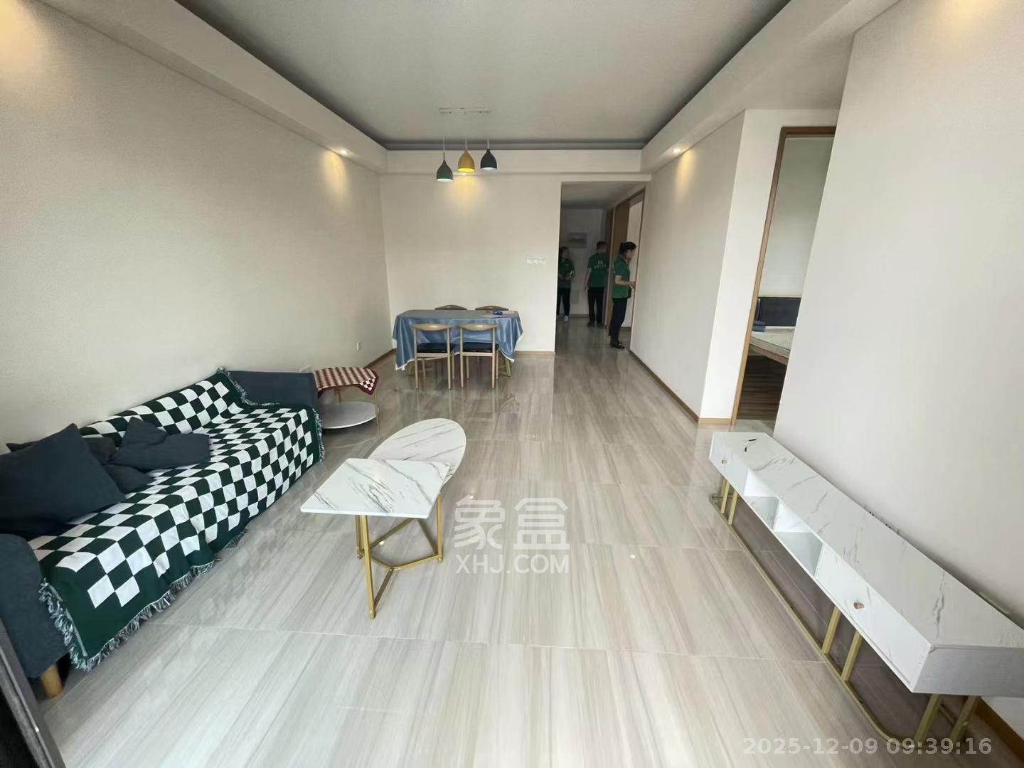 阳光100一期、四五期  3室2厅1卫    2700.0元/月