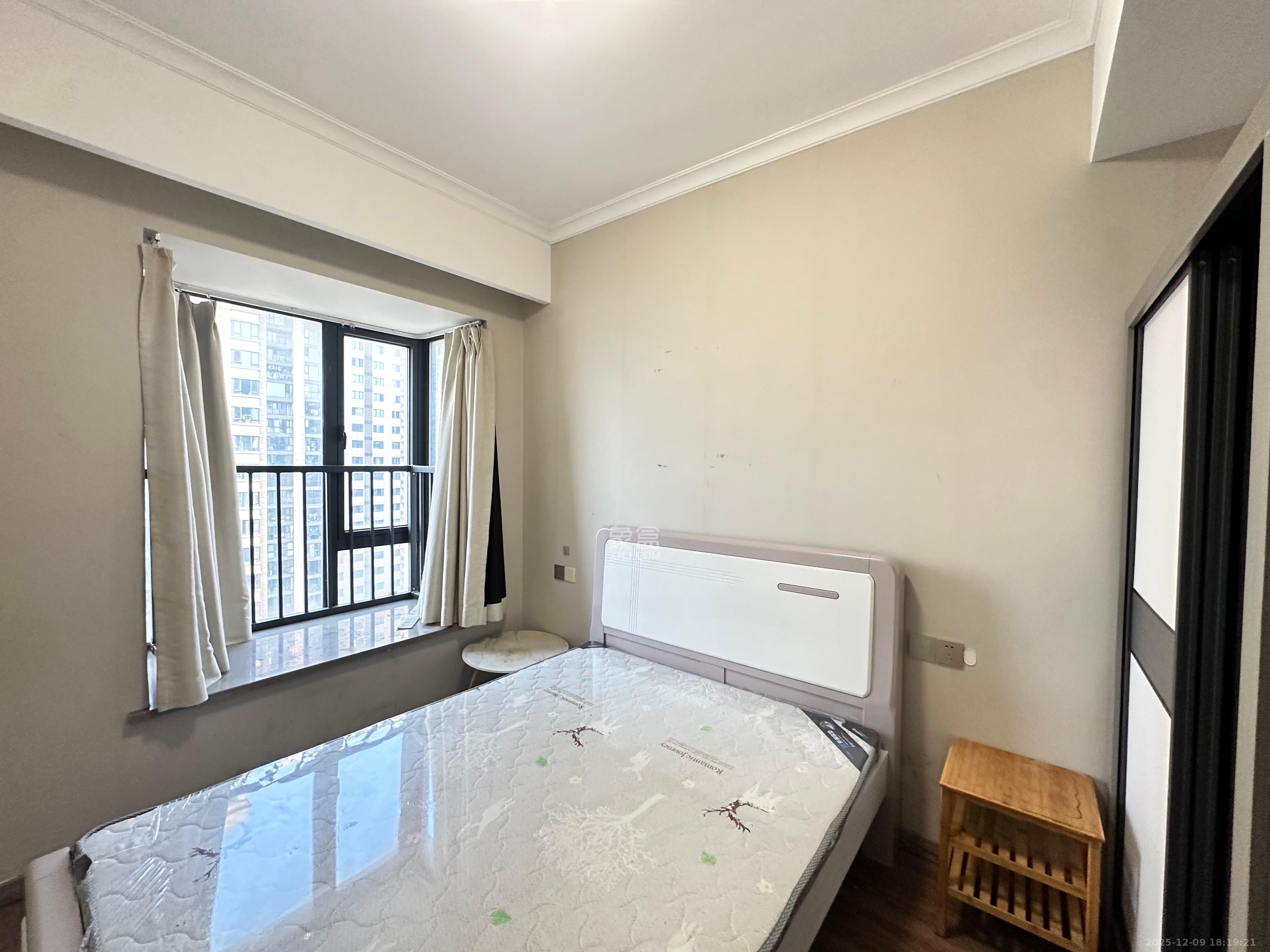 梦想新天地  4室2厅2卫    3500.0元/月室内图