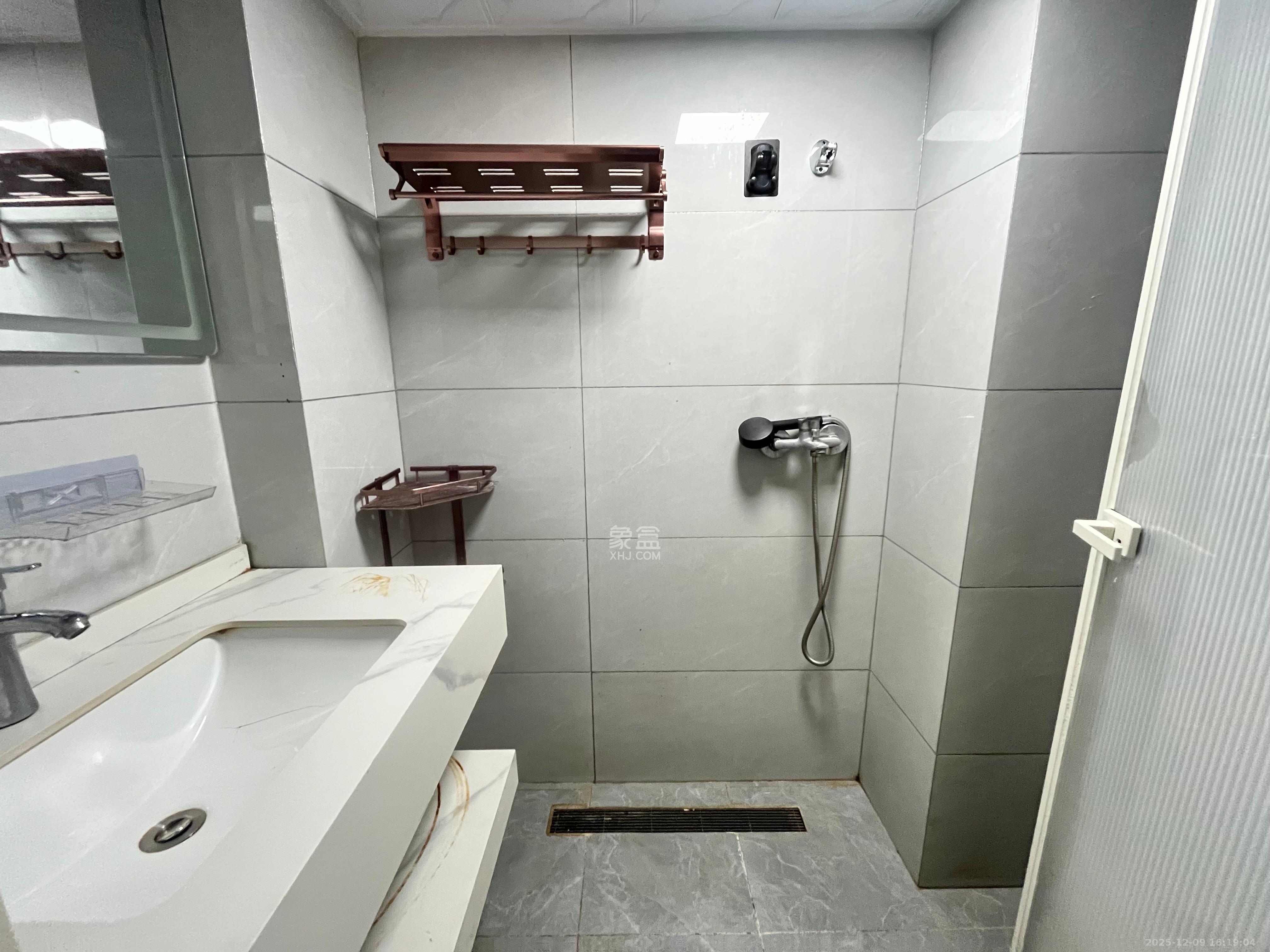 卓越江岸 1室0厅0卫 2500.0元/月 卓越江岸 1室0厅0卫 2500.0元/月室内图