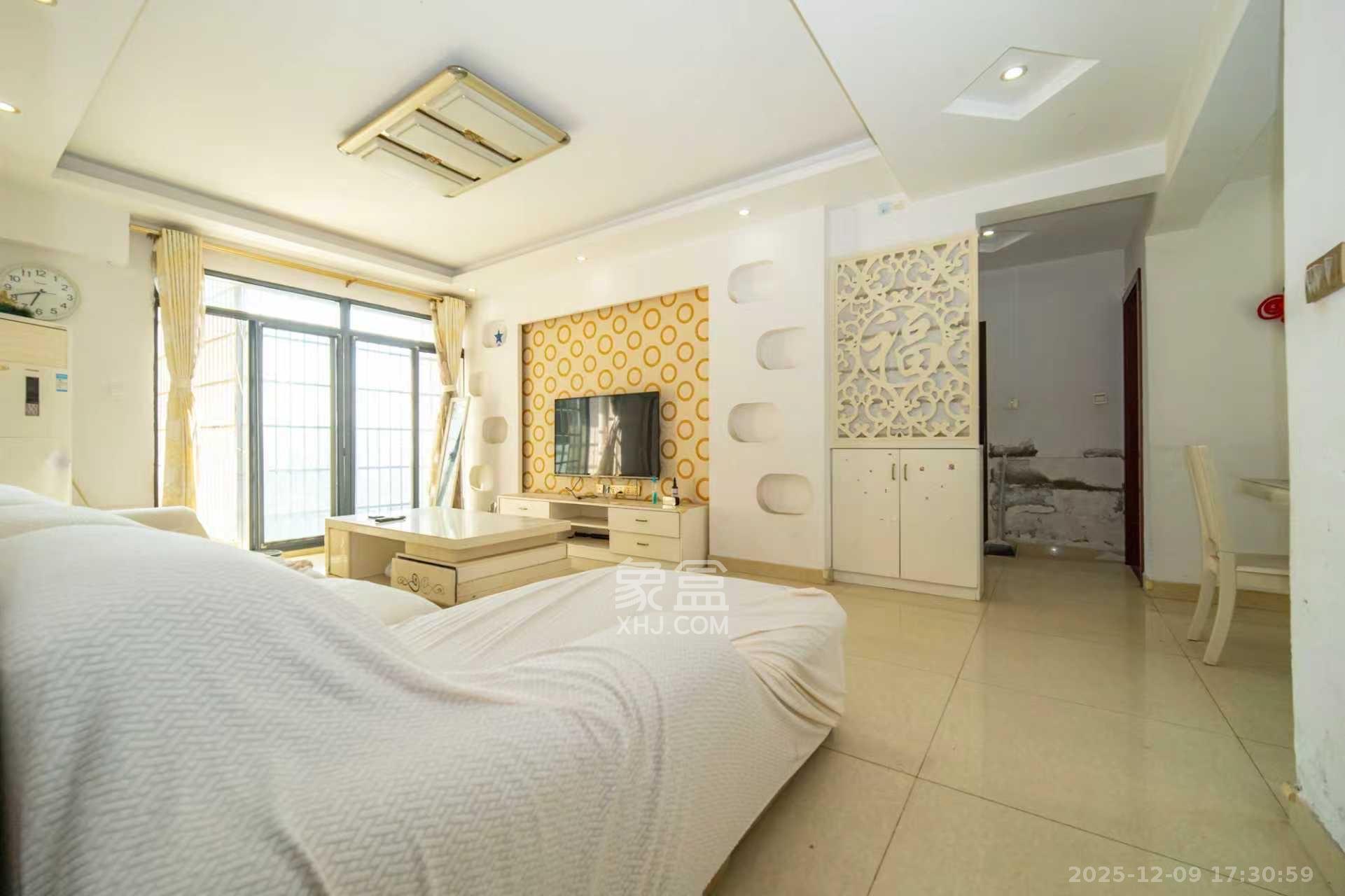 庄园心伽泊  3室2厅1卫    1800.0元/月室内图1