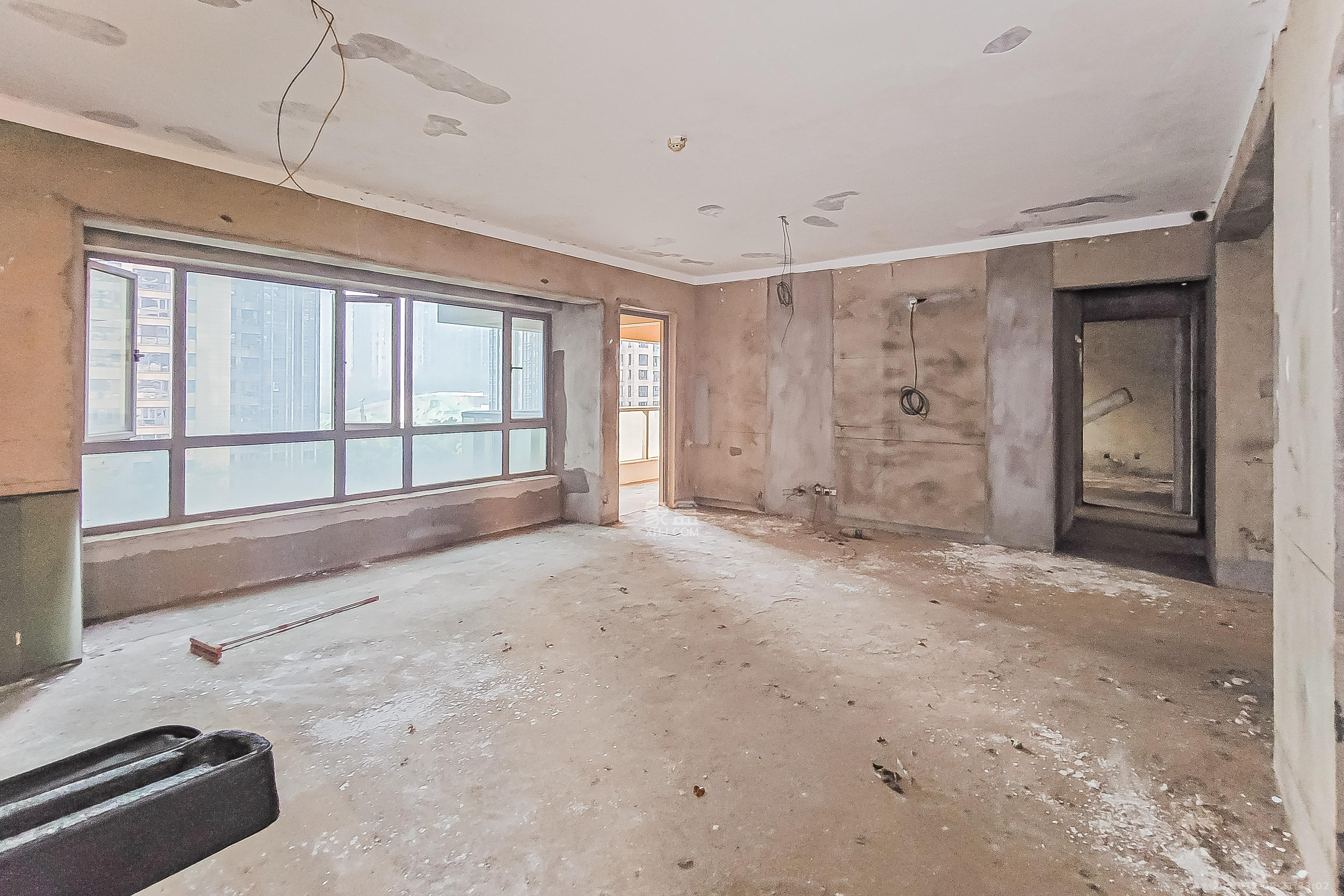 保利国际广场  4室2厅2卫    260.0万