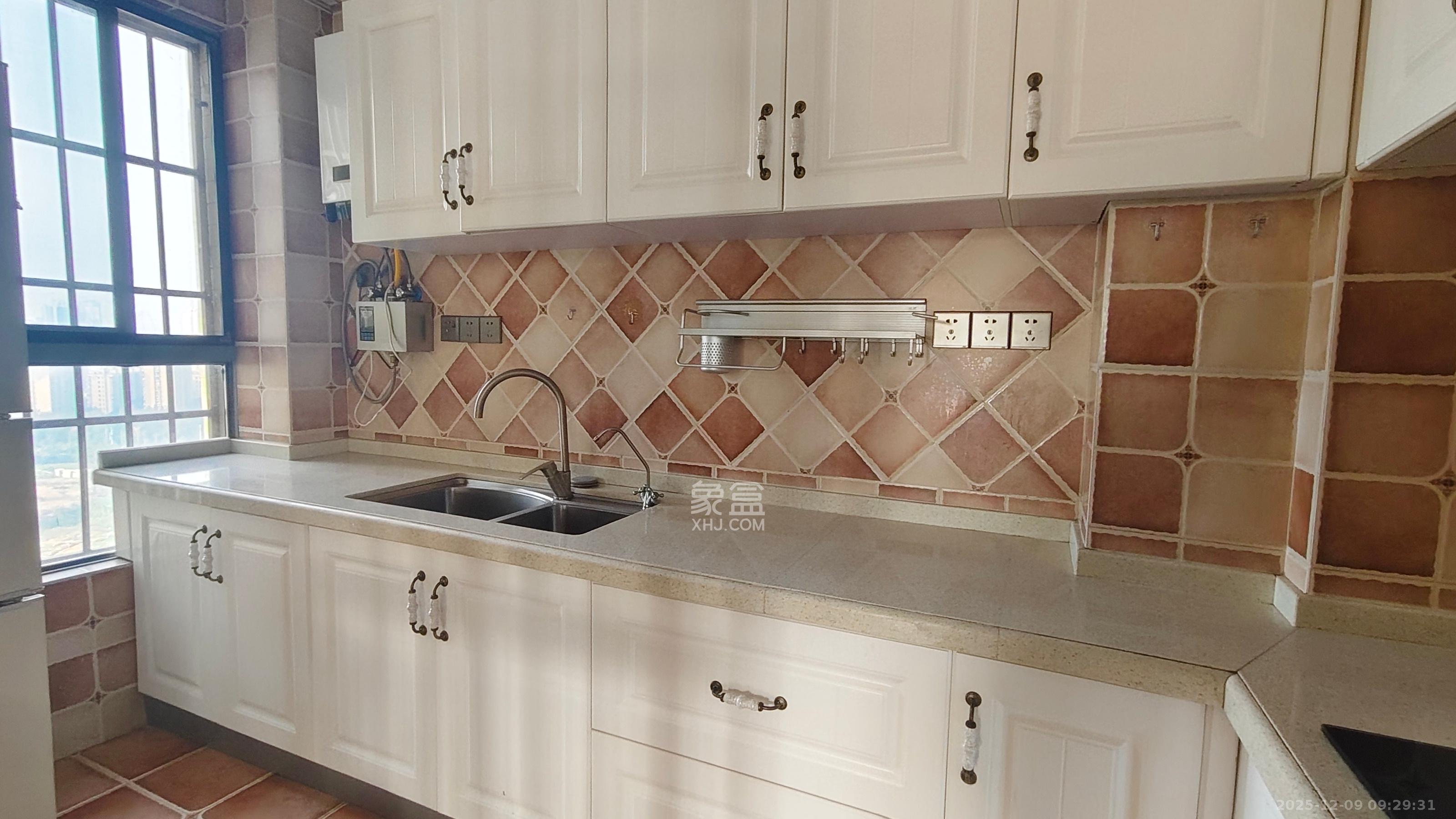 钱隆世家  3室2厅1卫    2900.0元/月室内图