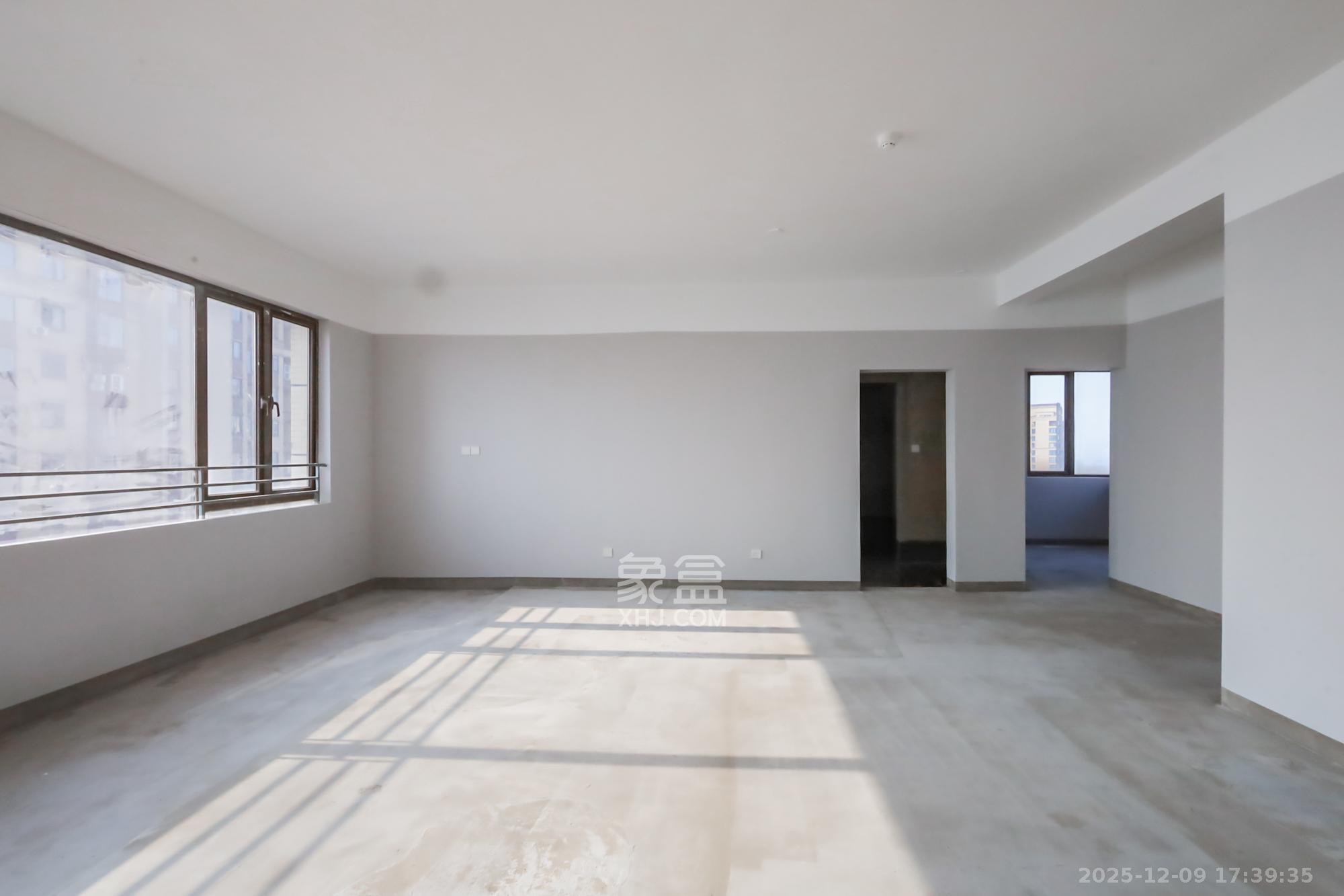 保利西海岸A区  4室2厅2卫    238.0万