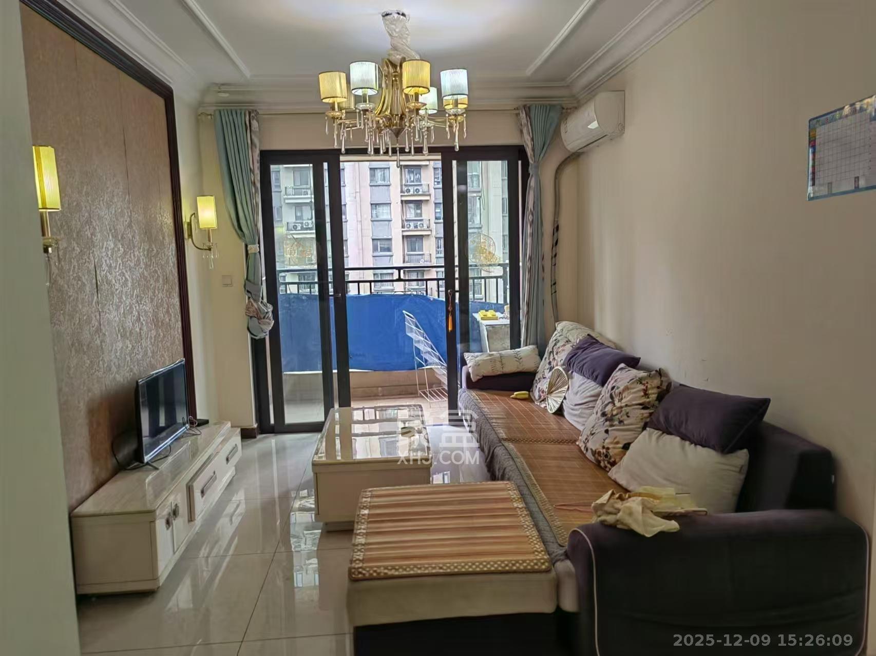 恒大江湾  3室2厅1卫    2300.0元/月