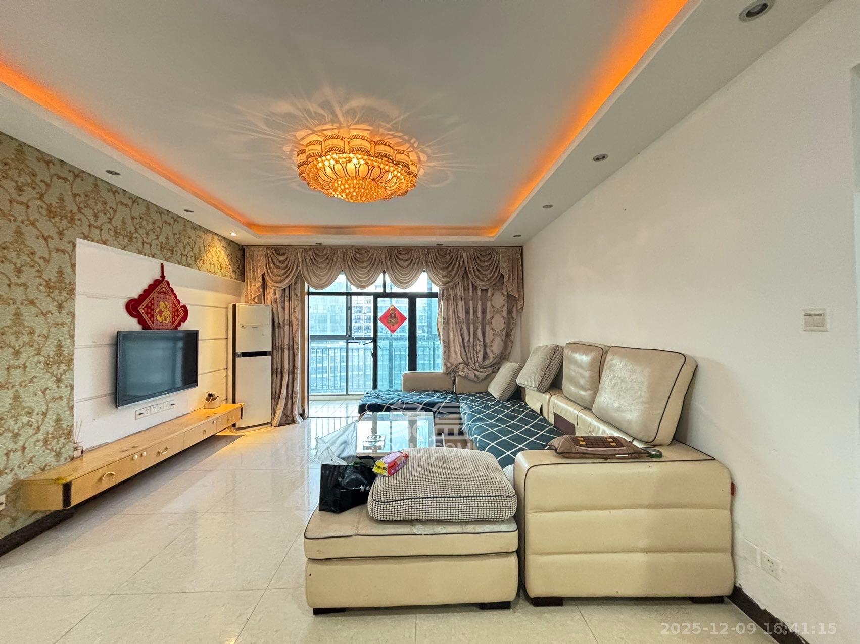 世纪桃花苑  4室2厅2卫    2500.0元/月