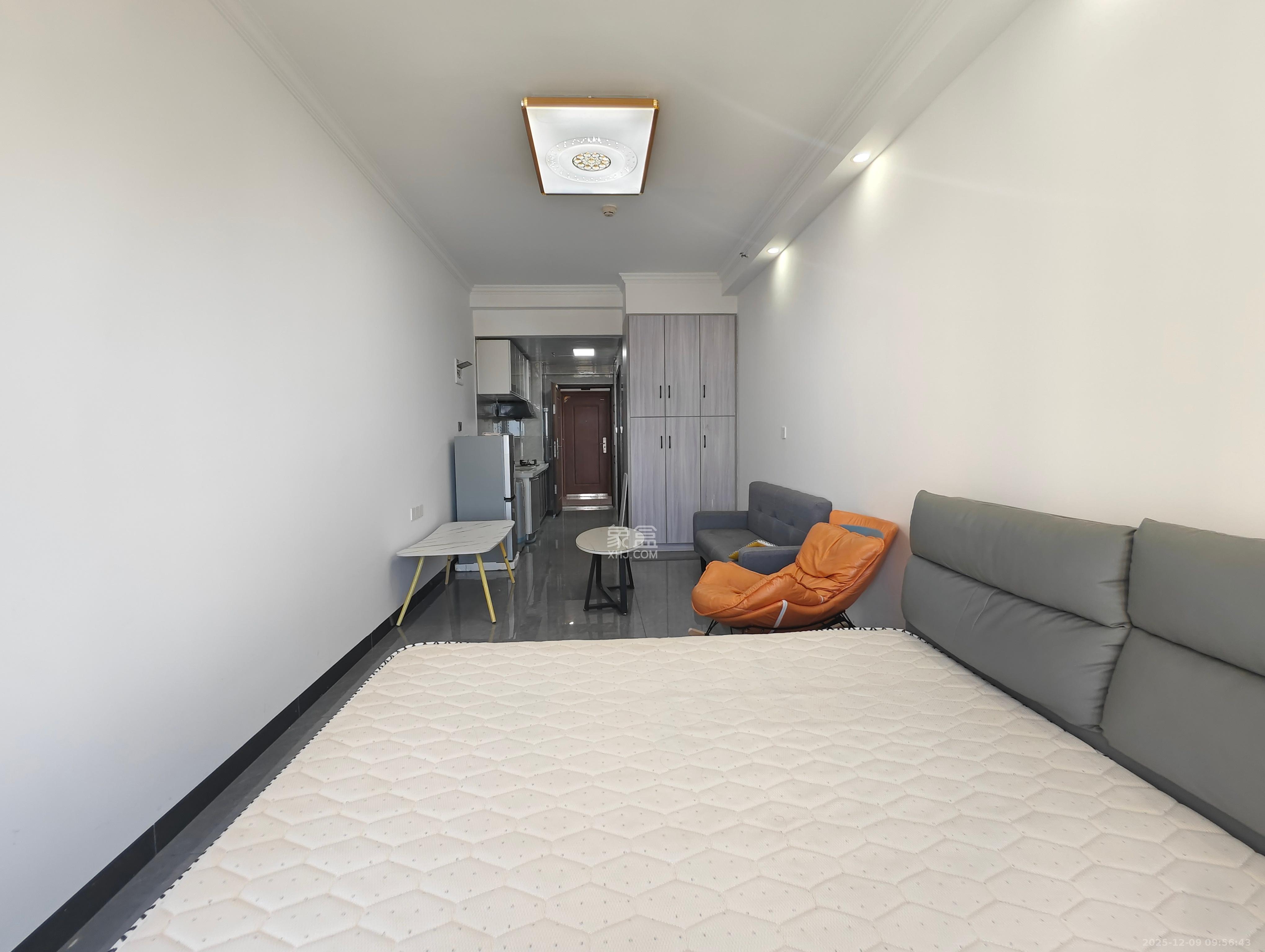 保利香槟国际  1室1厅1卫    1300.0元/月