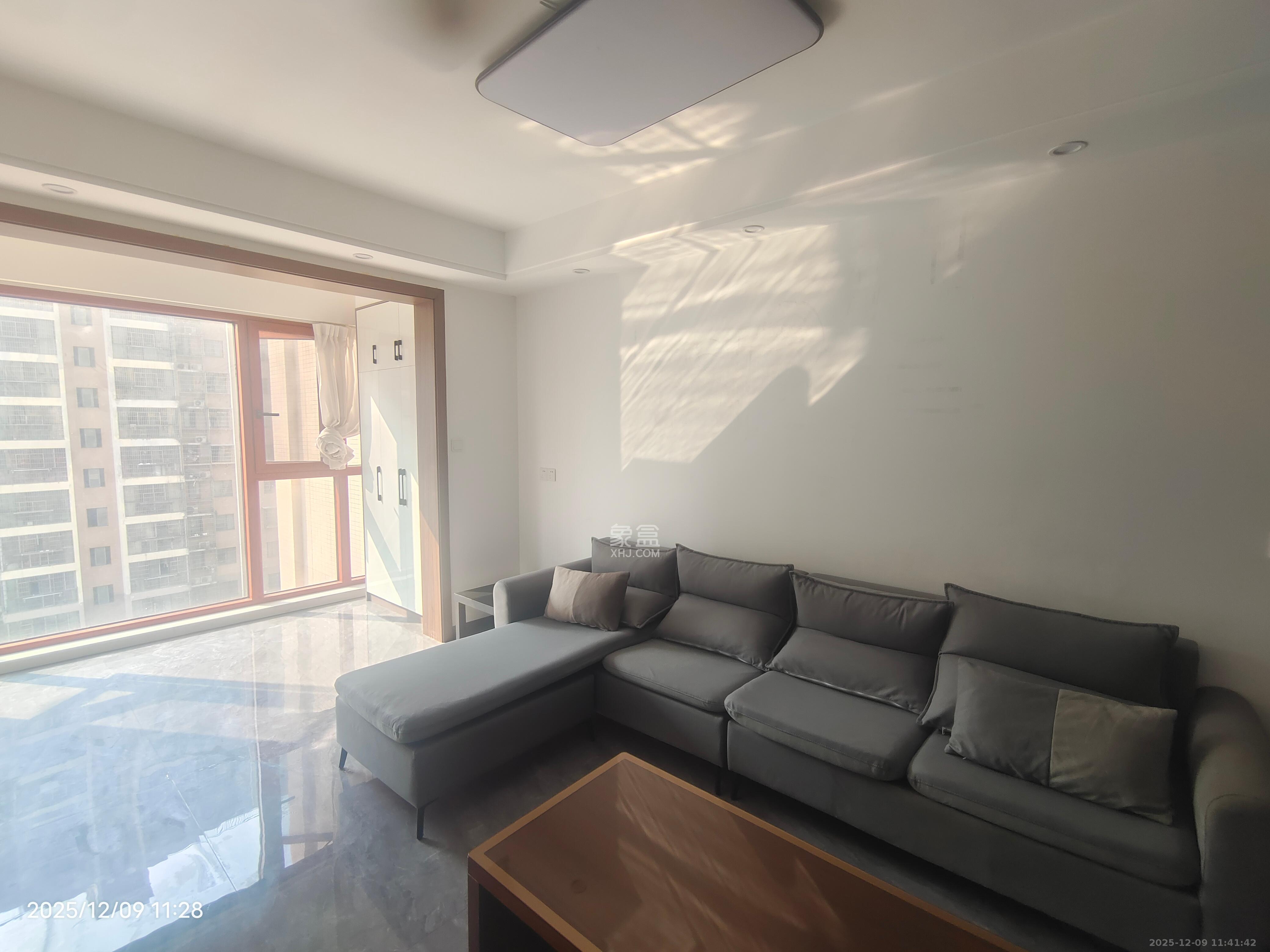 山水新城  3室2厅2卫    2600.0元/月