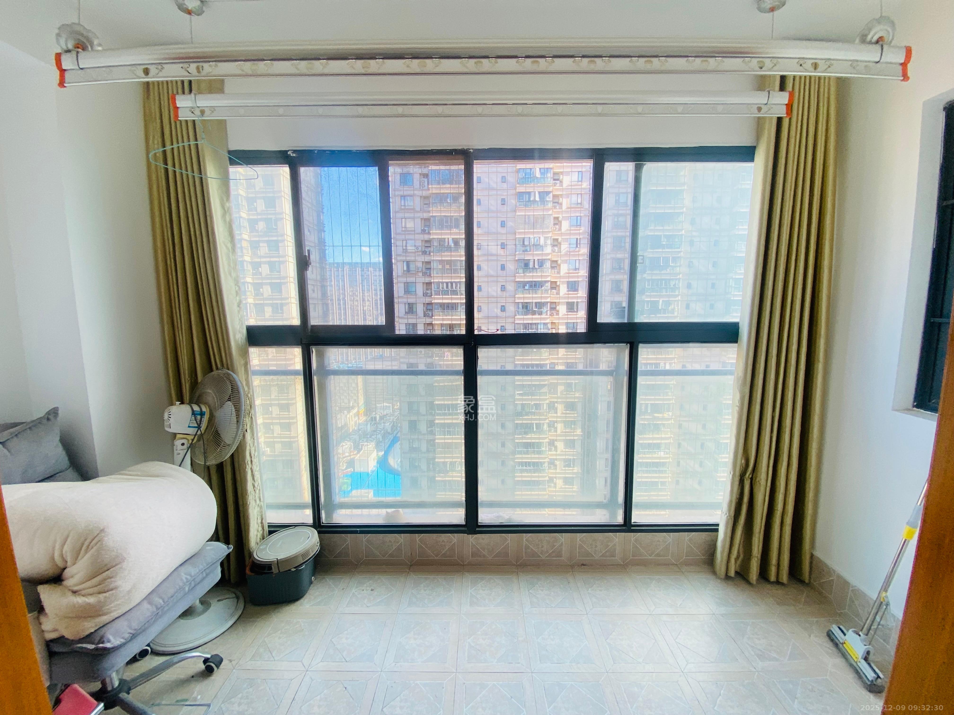 奥克斯广场  3室2厅1卫    2700.0元/月室内图