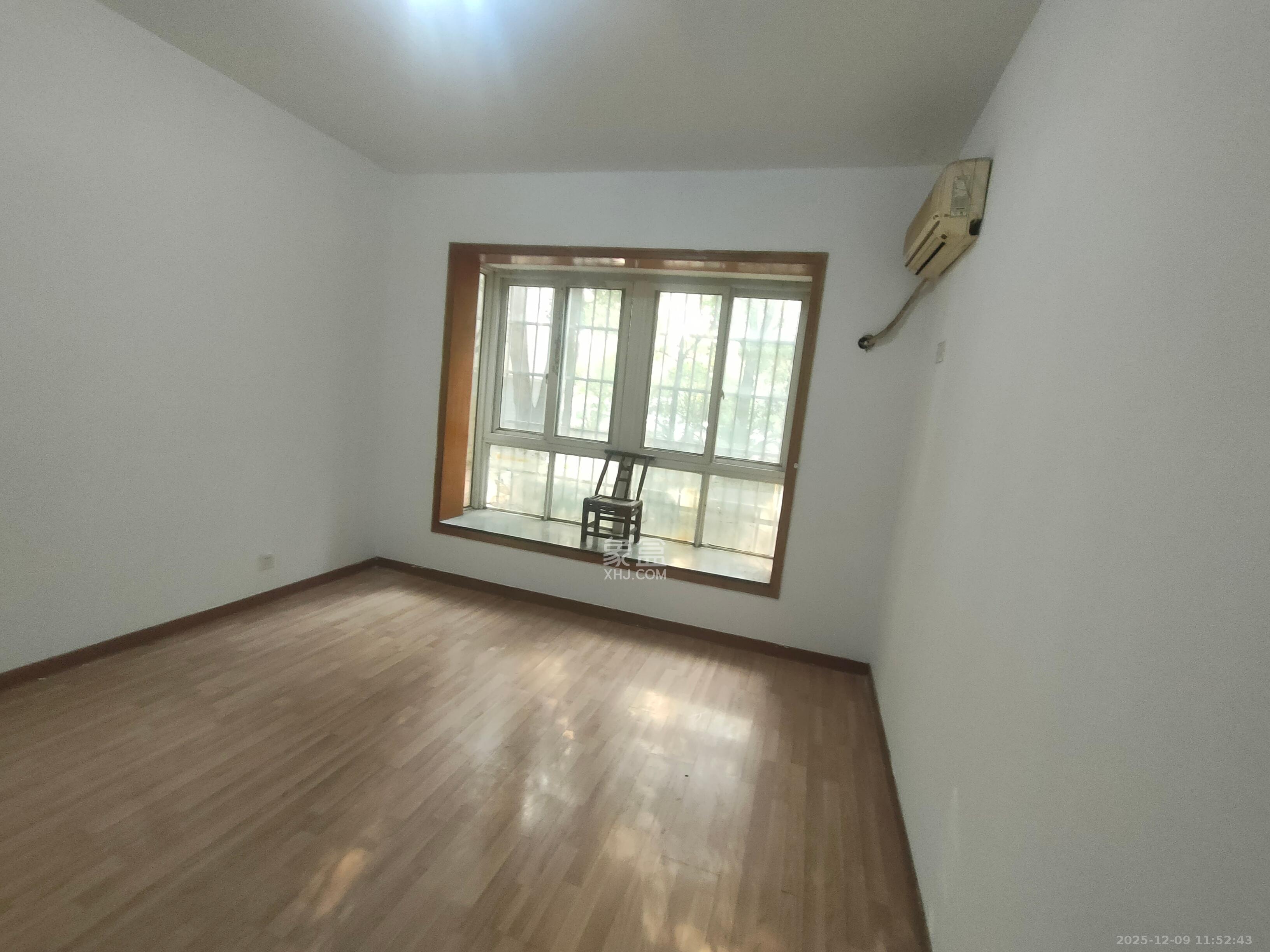 鑫天鑫城  4室2厅2卫    2400.0元/月