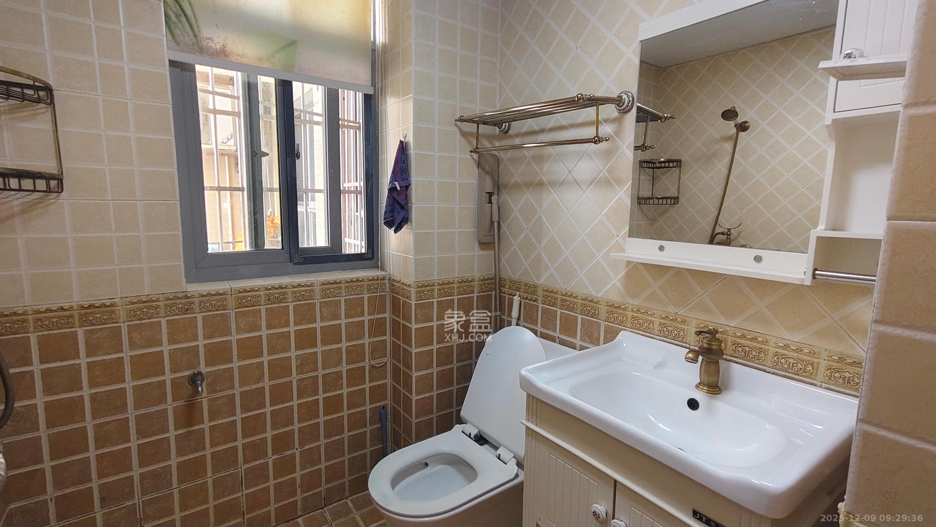 钱隆世家  3室2厅1卫    2900.0元/月室内图