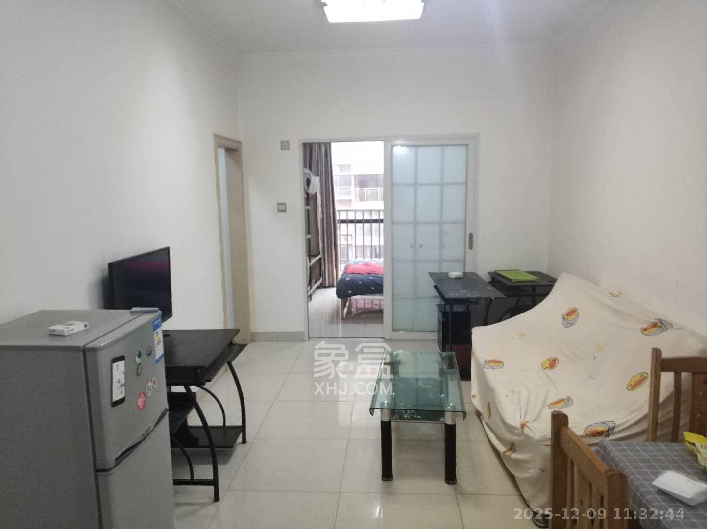 金领家族  1室1厅1卫    1400.0元/月