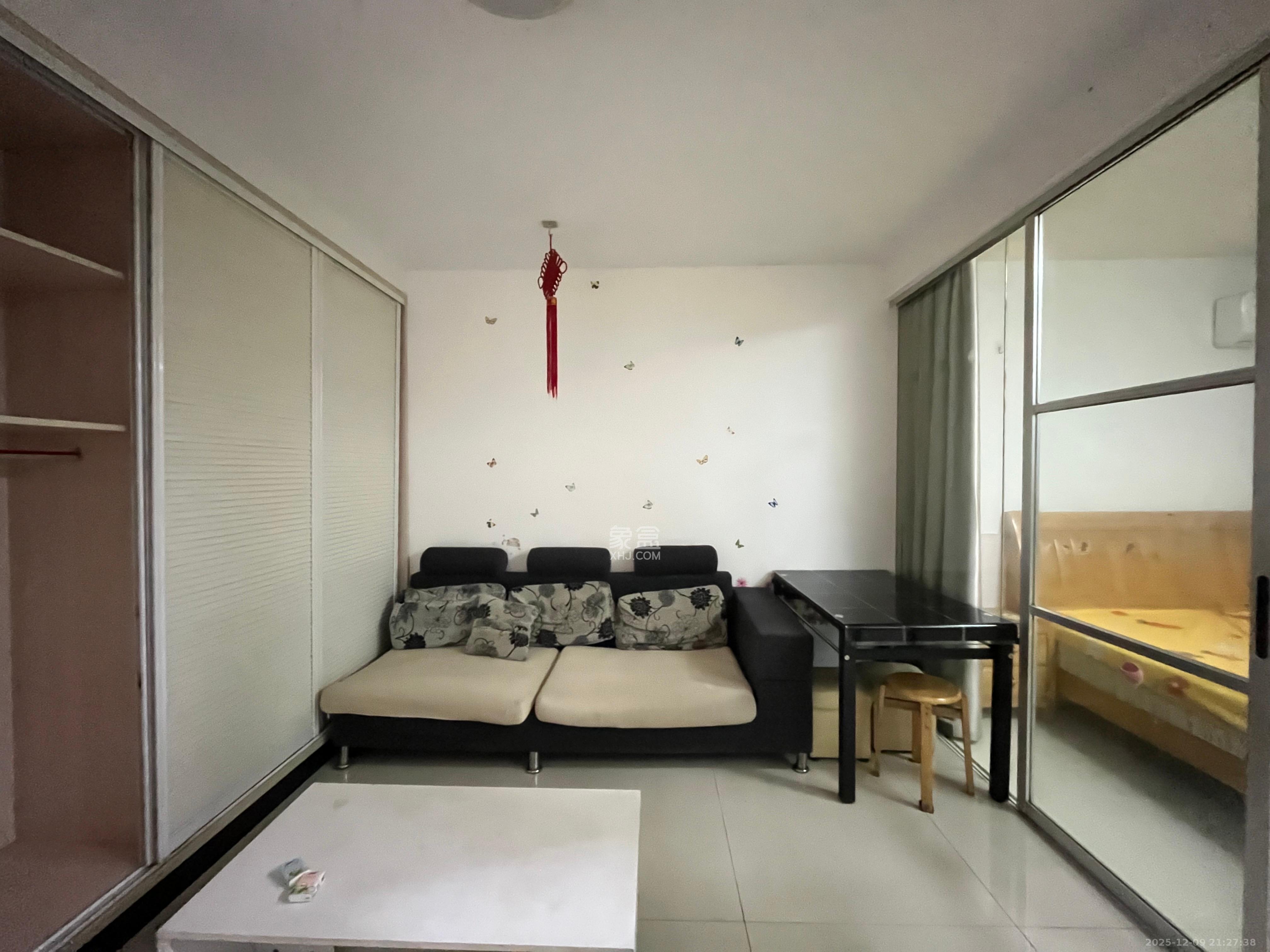 先锋东外滩  1室1厅1卫    1400.0元/月