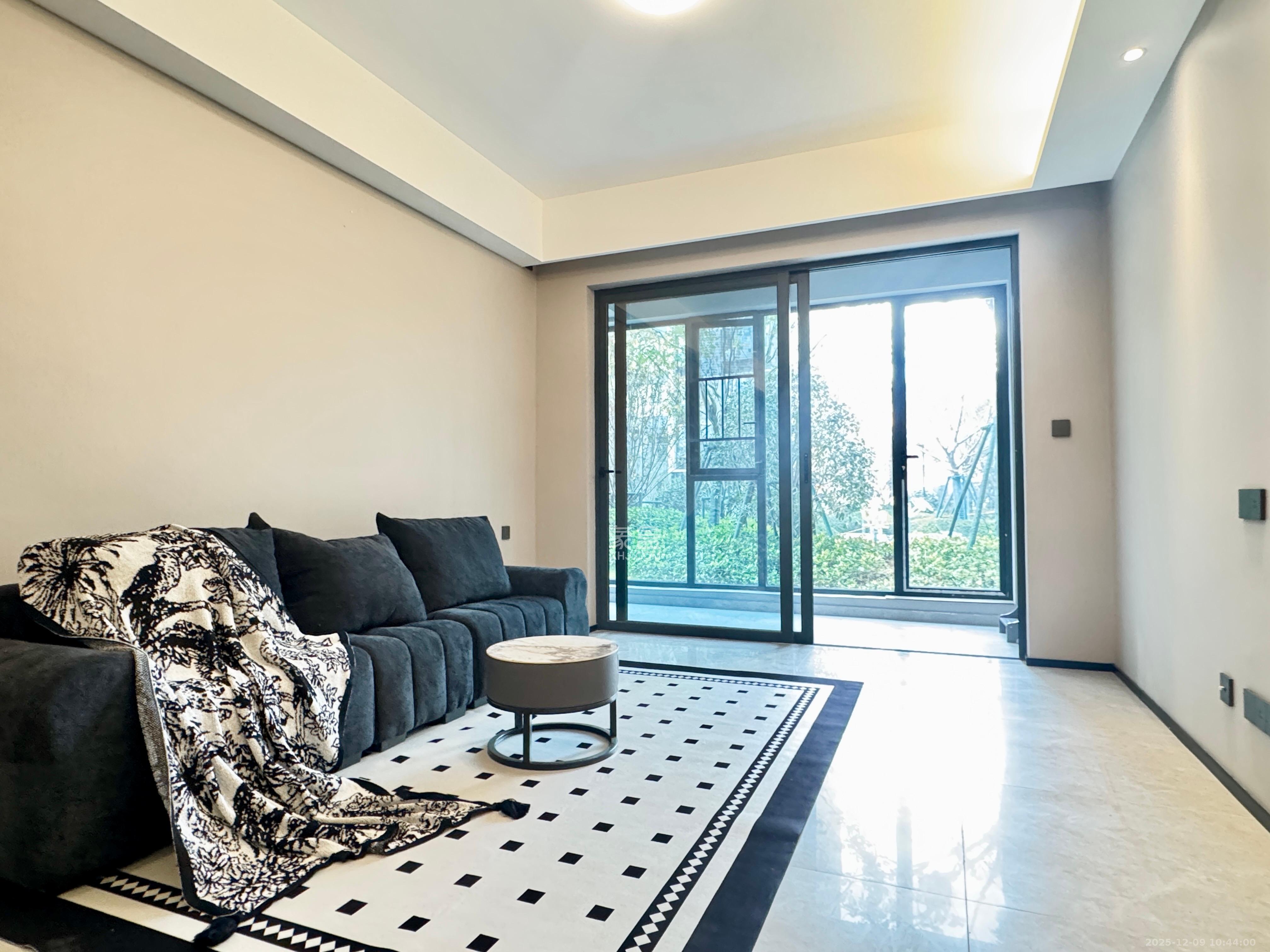 万科半岛国际  3室2厅2卫    4200.0元/月