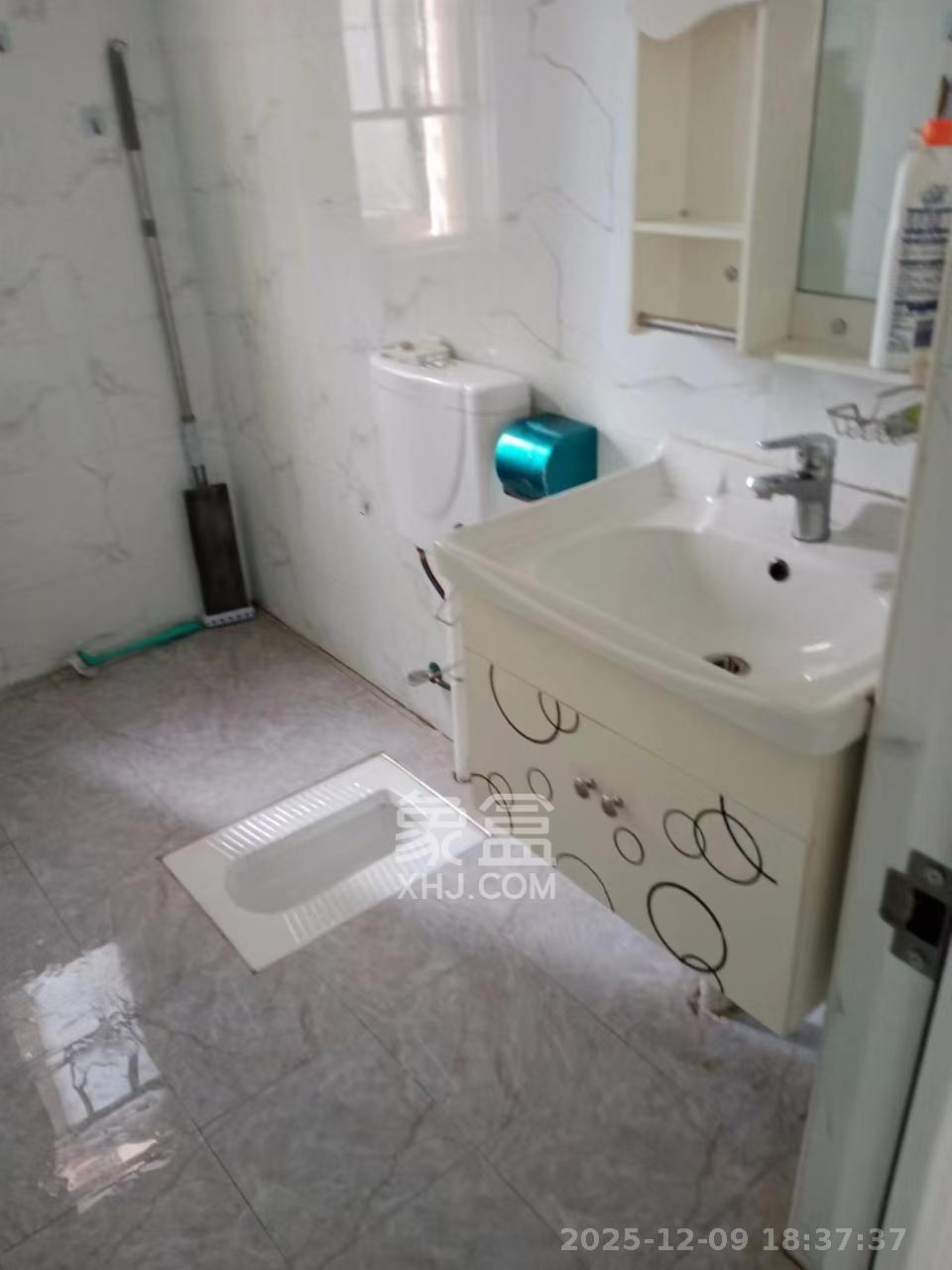 荷韵园 3室2厅2卫 1500.0元/月 荷韵园 3室2厅2卫 1500.0元/月室内图