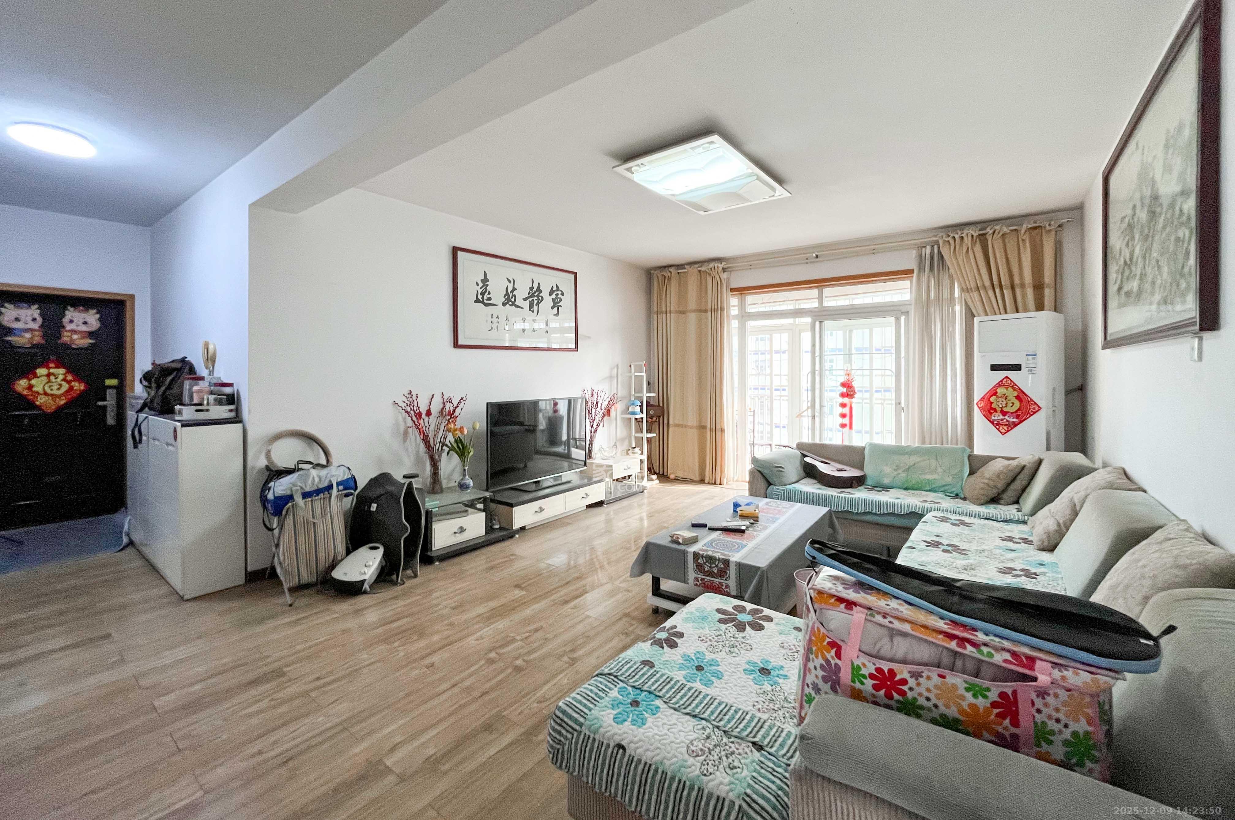 麓谷E家人 3室2厅2卫 80.0万 麓谷E家人 3室2厅2卫 80.0万客厅