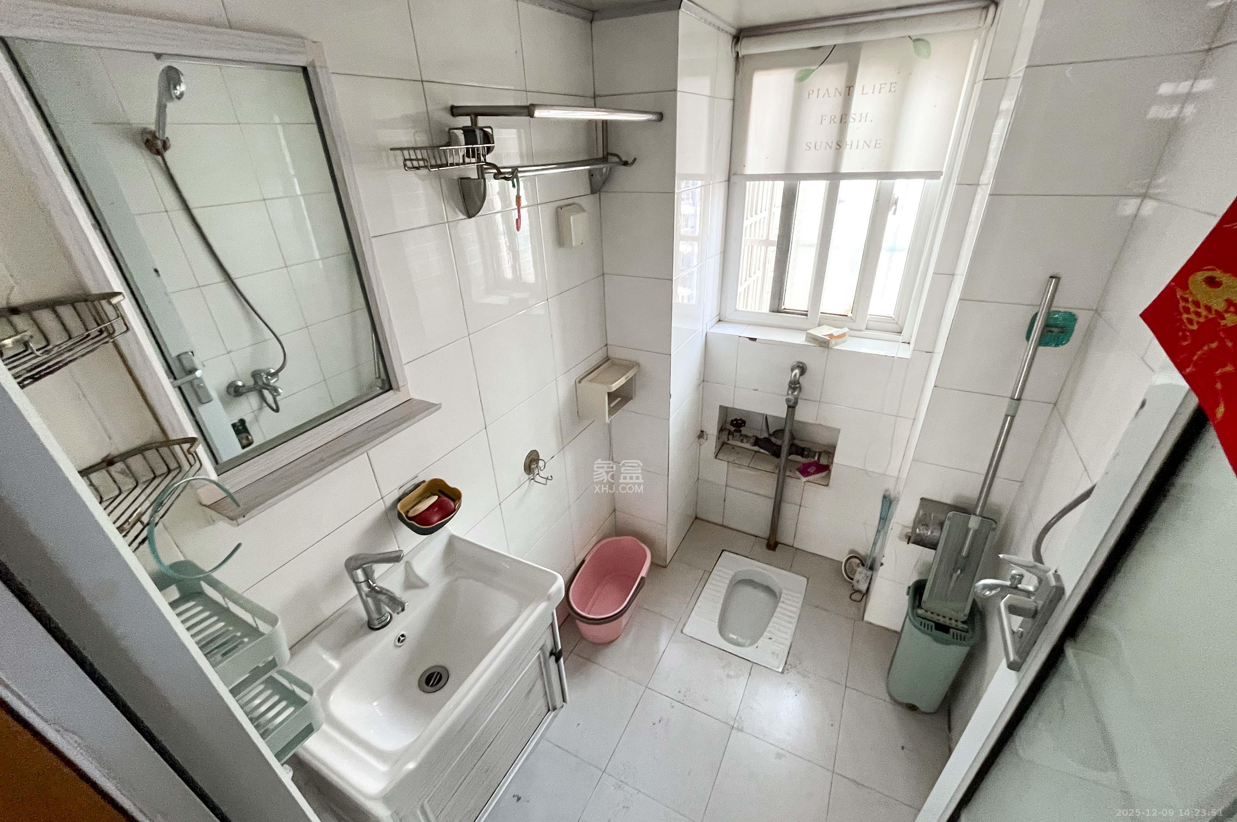 麓谷E家人  3室2厅2卫    80.0万卫生间