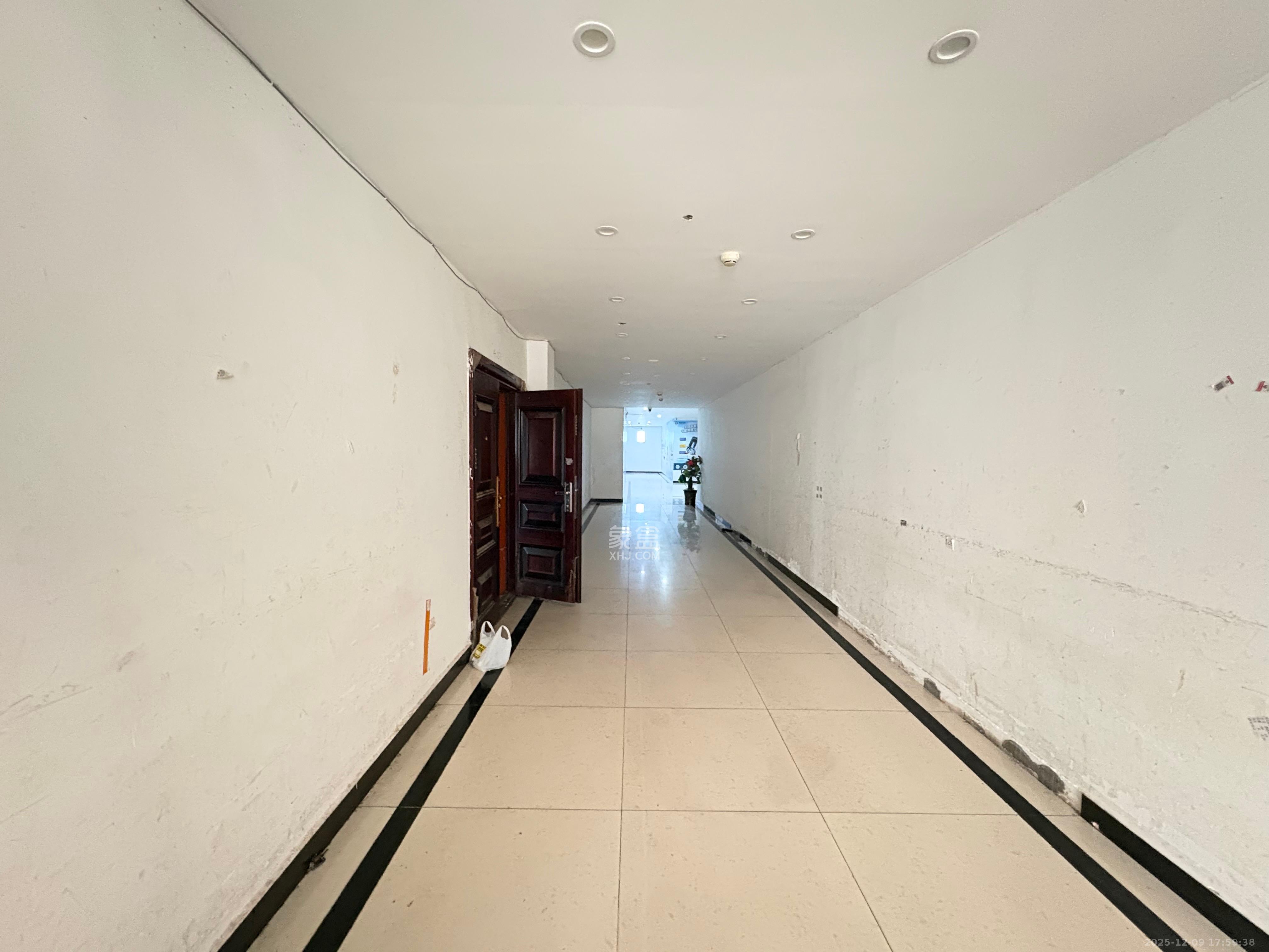 上河国际C区   115.0㎡      4500.0元/月室内图