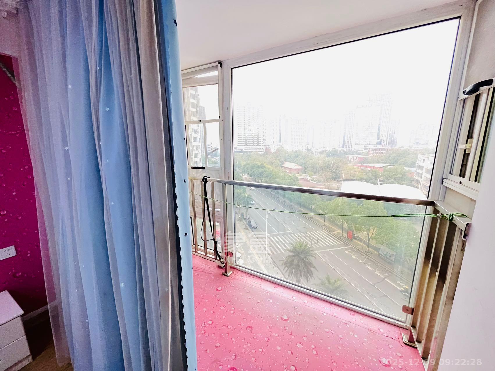 三重星都心  1室1厅1卫    1300.0元/月